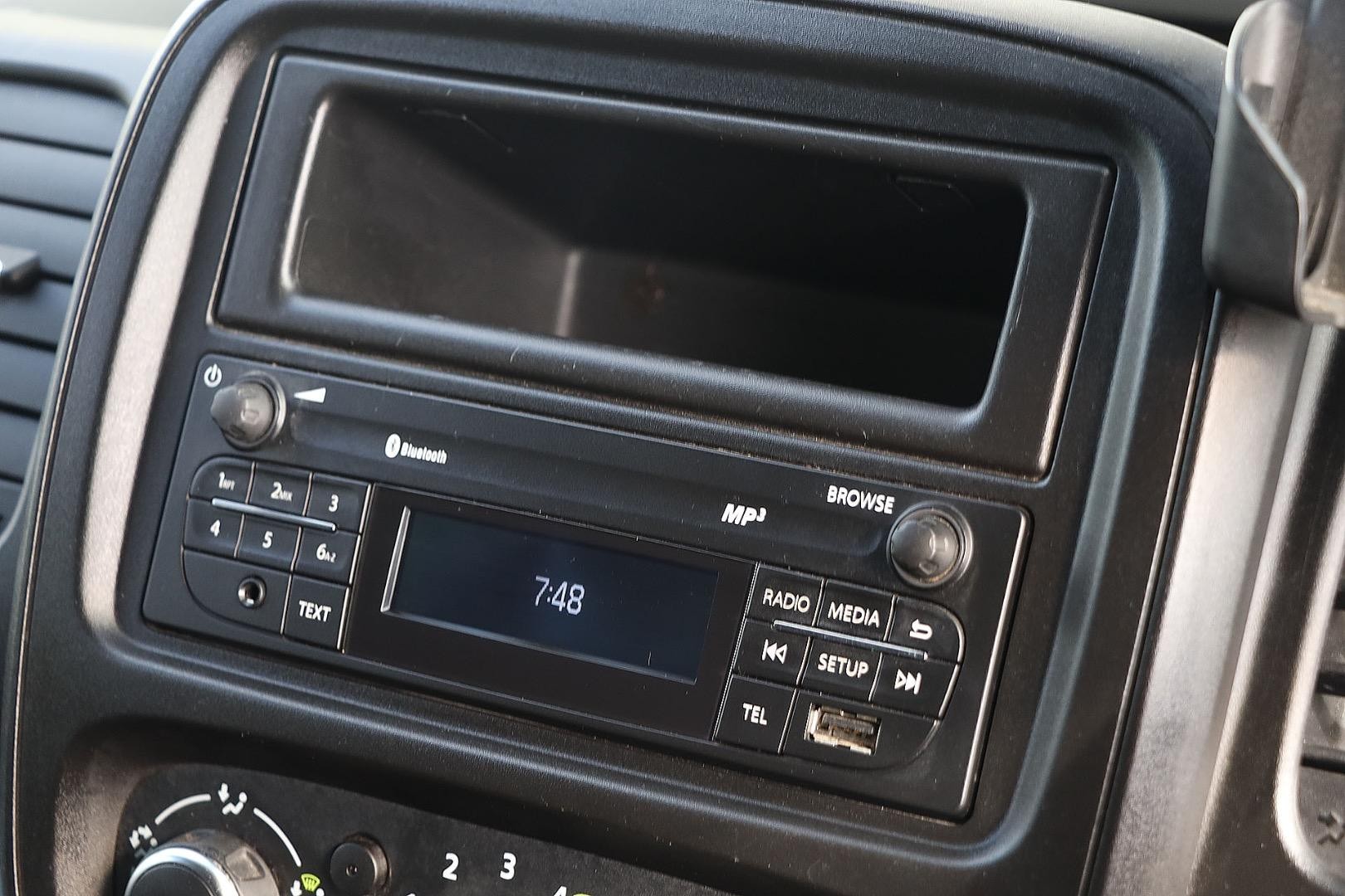 Mitsubishi Express image 4