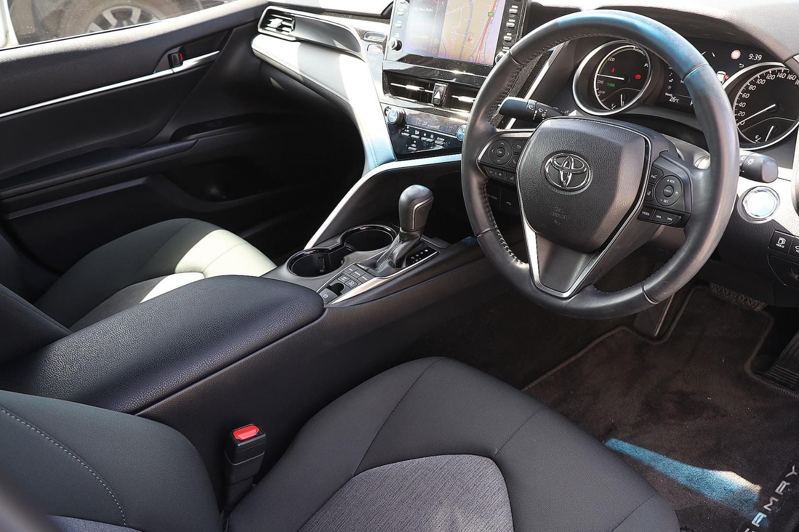 Toyota Camry image 2