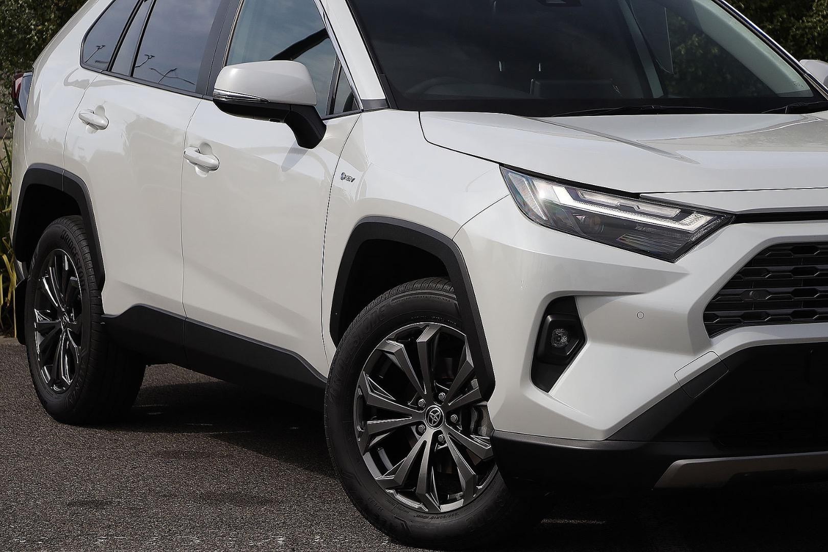 Toyota Rav4 image 2
