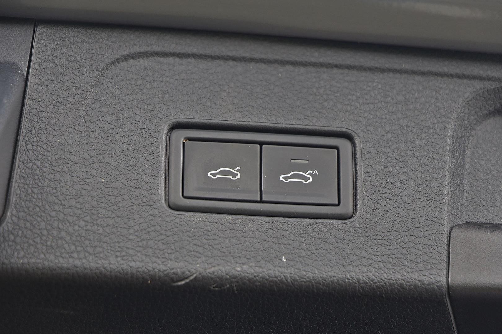 Volkswagen Passat image 2