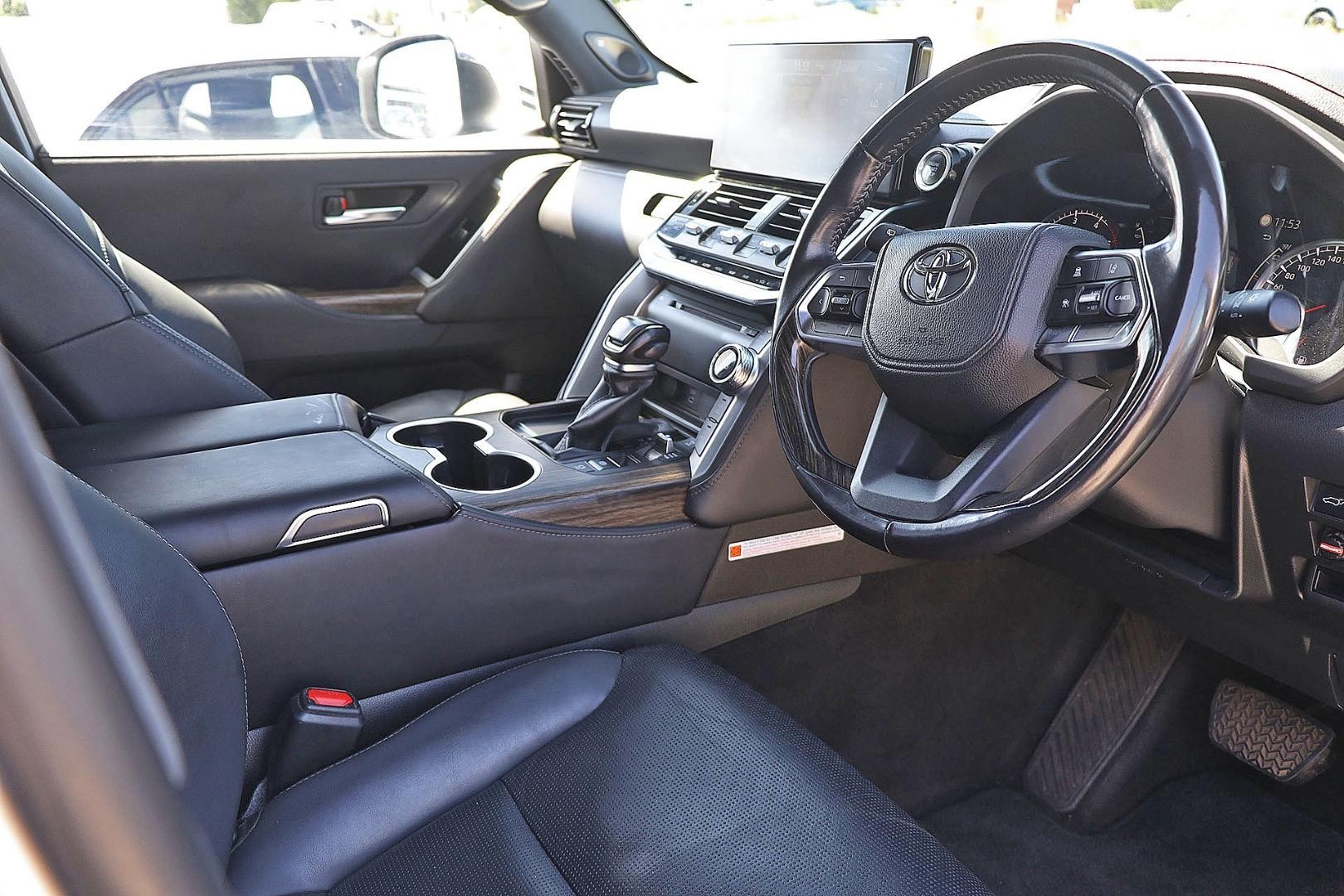 Toyota Landcruiser image 2