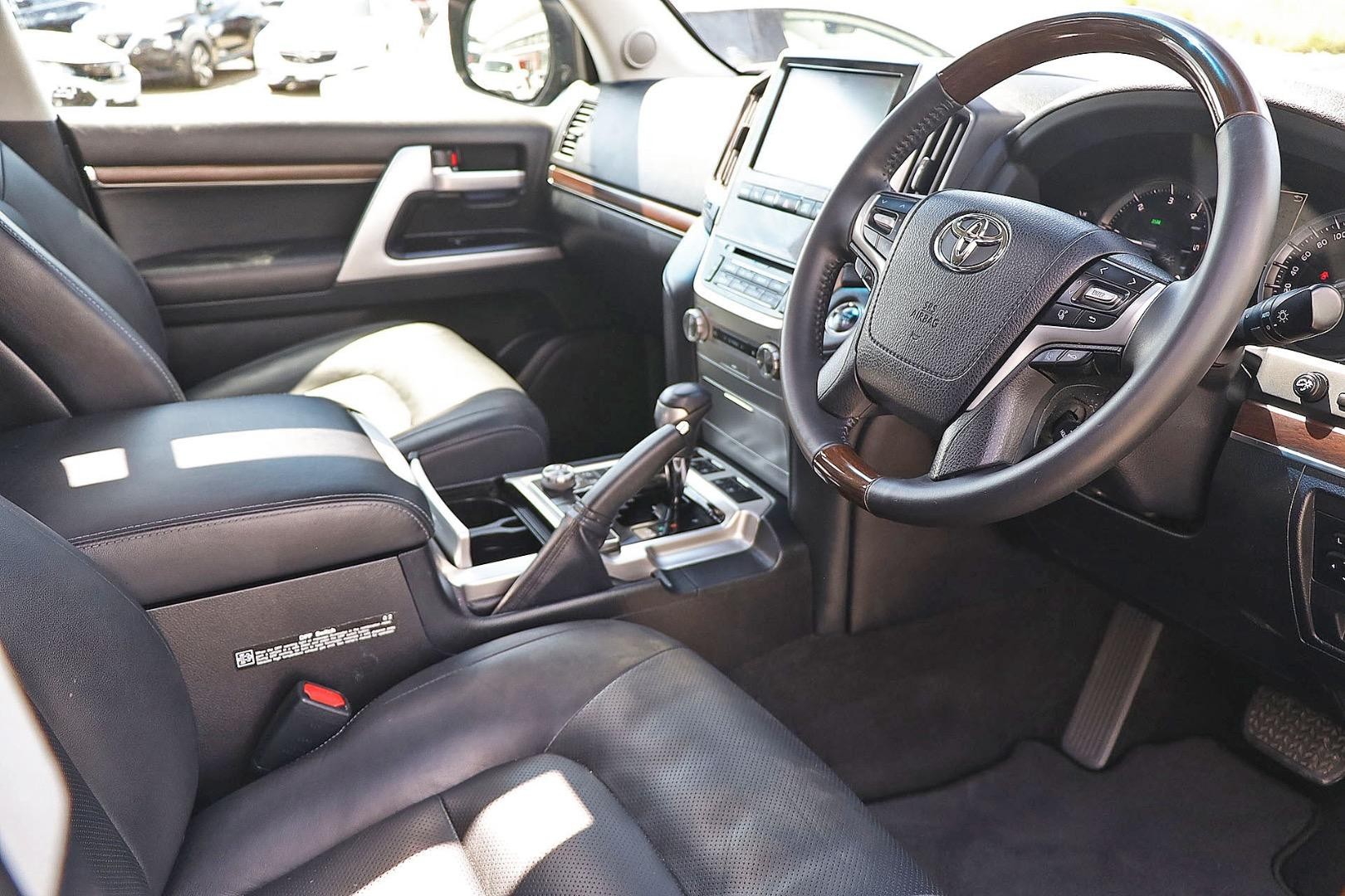 Toyota Landcruiser image 2