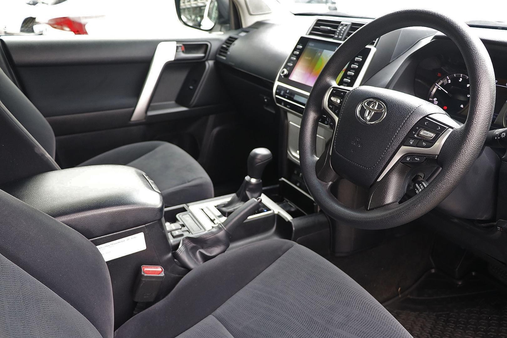 Toyota Landcruiser Prado image 2