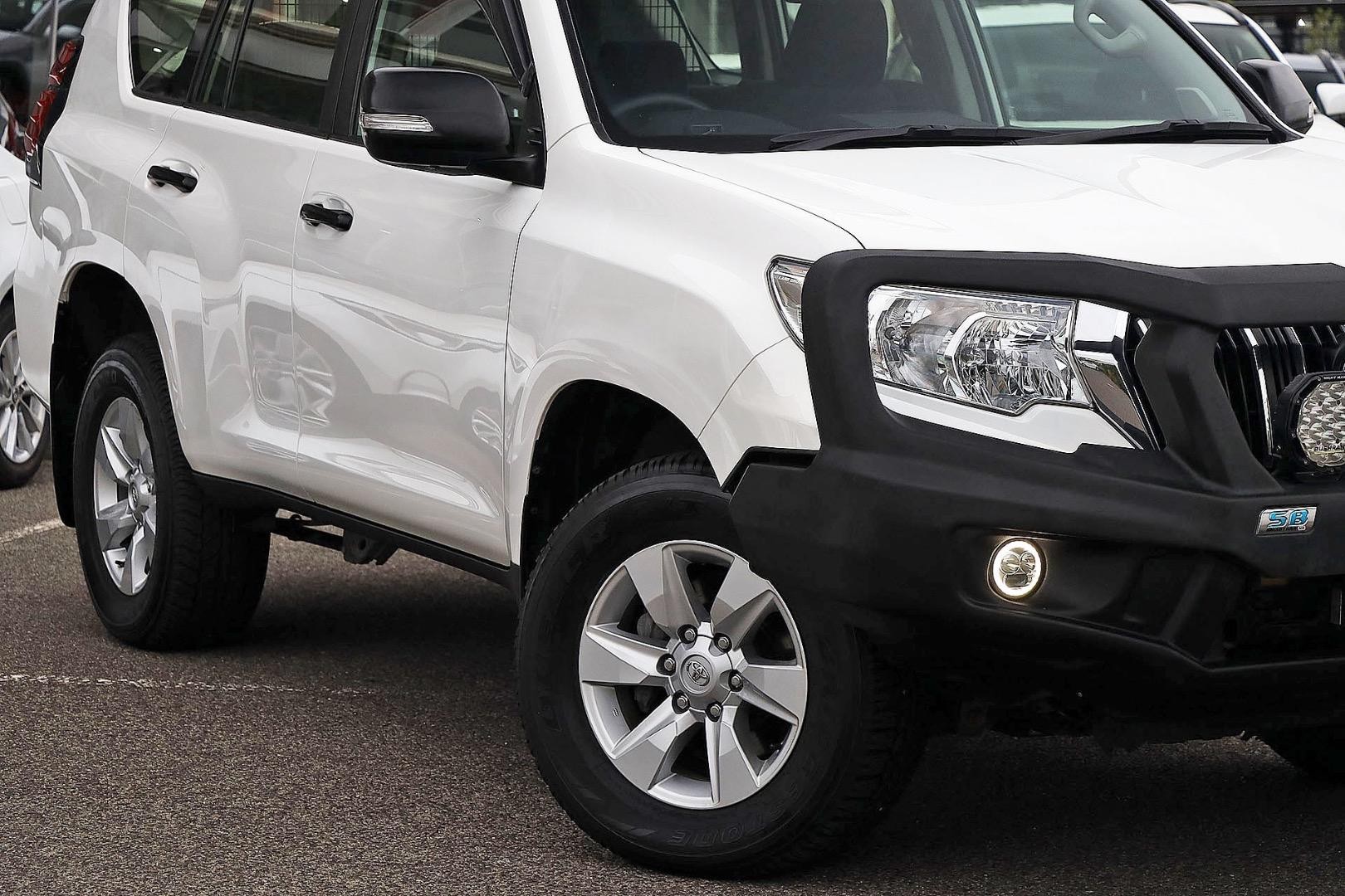 Toyota Landcruiser Prado image 2