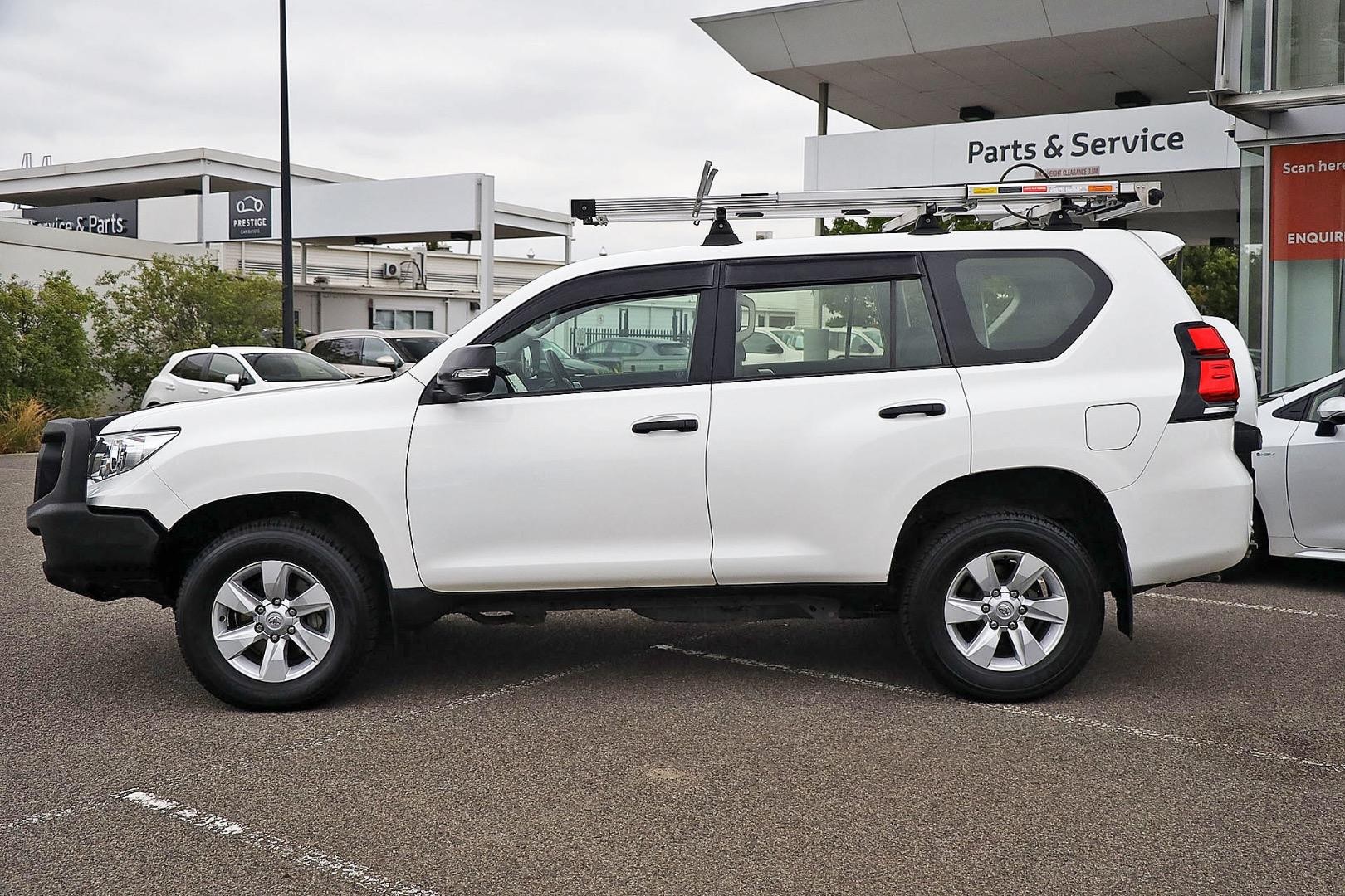Toyota Landcruiser Prado image 4