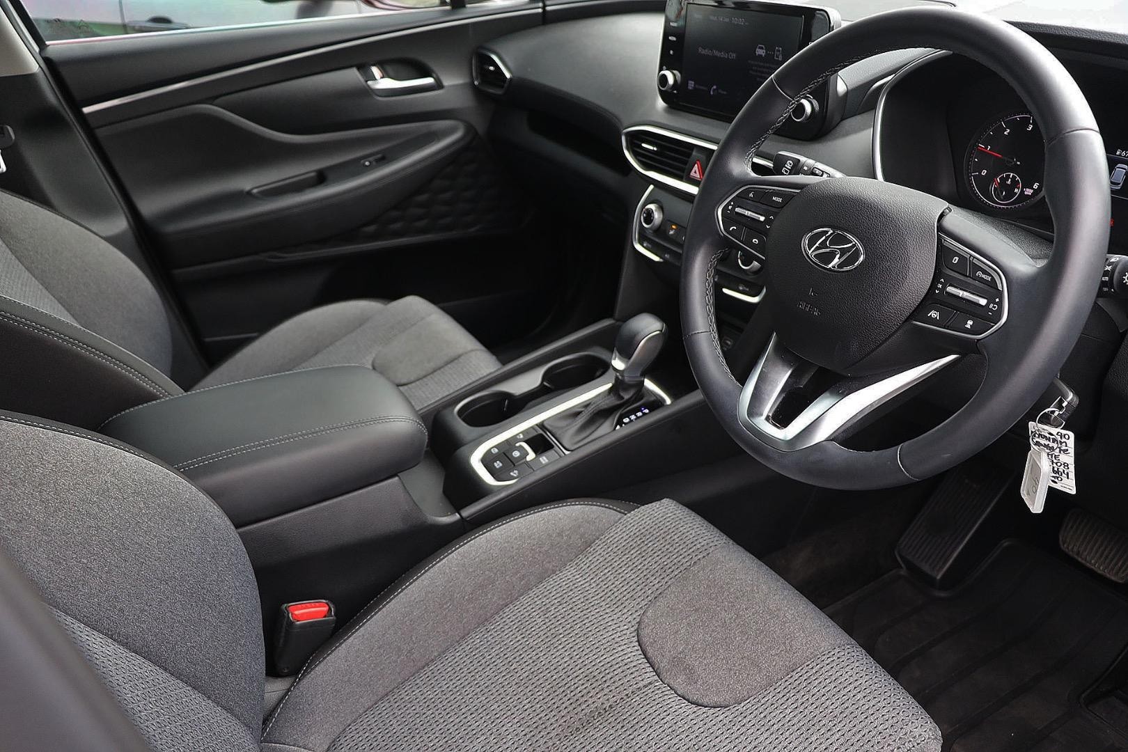 Hyundai Santa Fe image 2