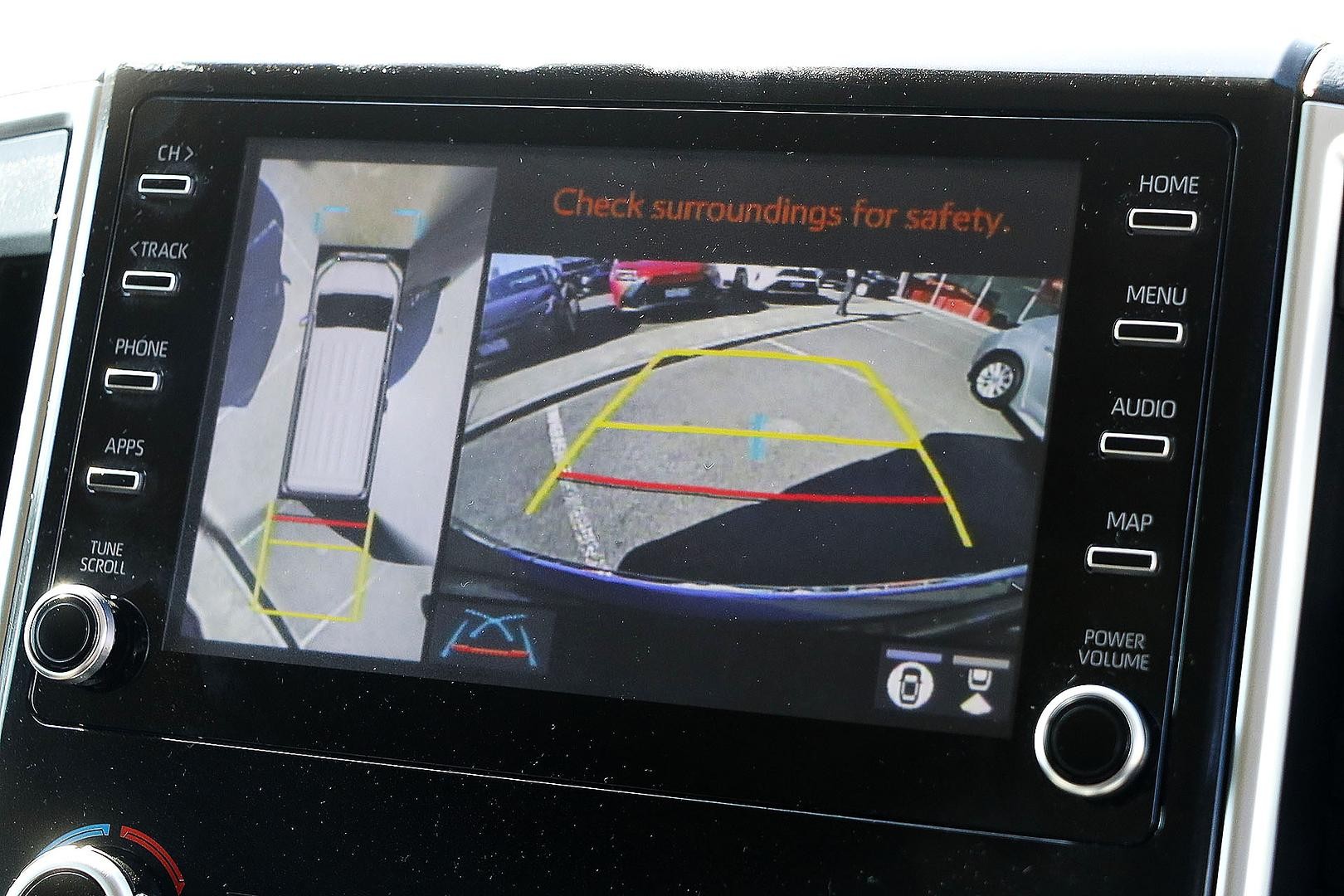 Toyota Granvia image 4