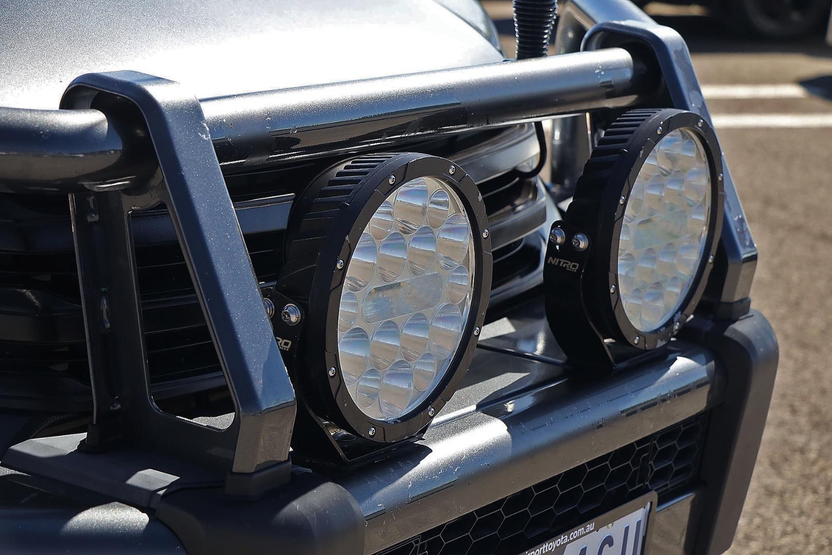 Toyota Hilux image 2