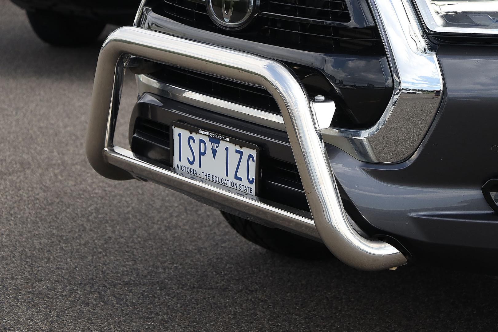 Toyota Hilux image 2