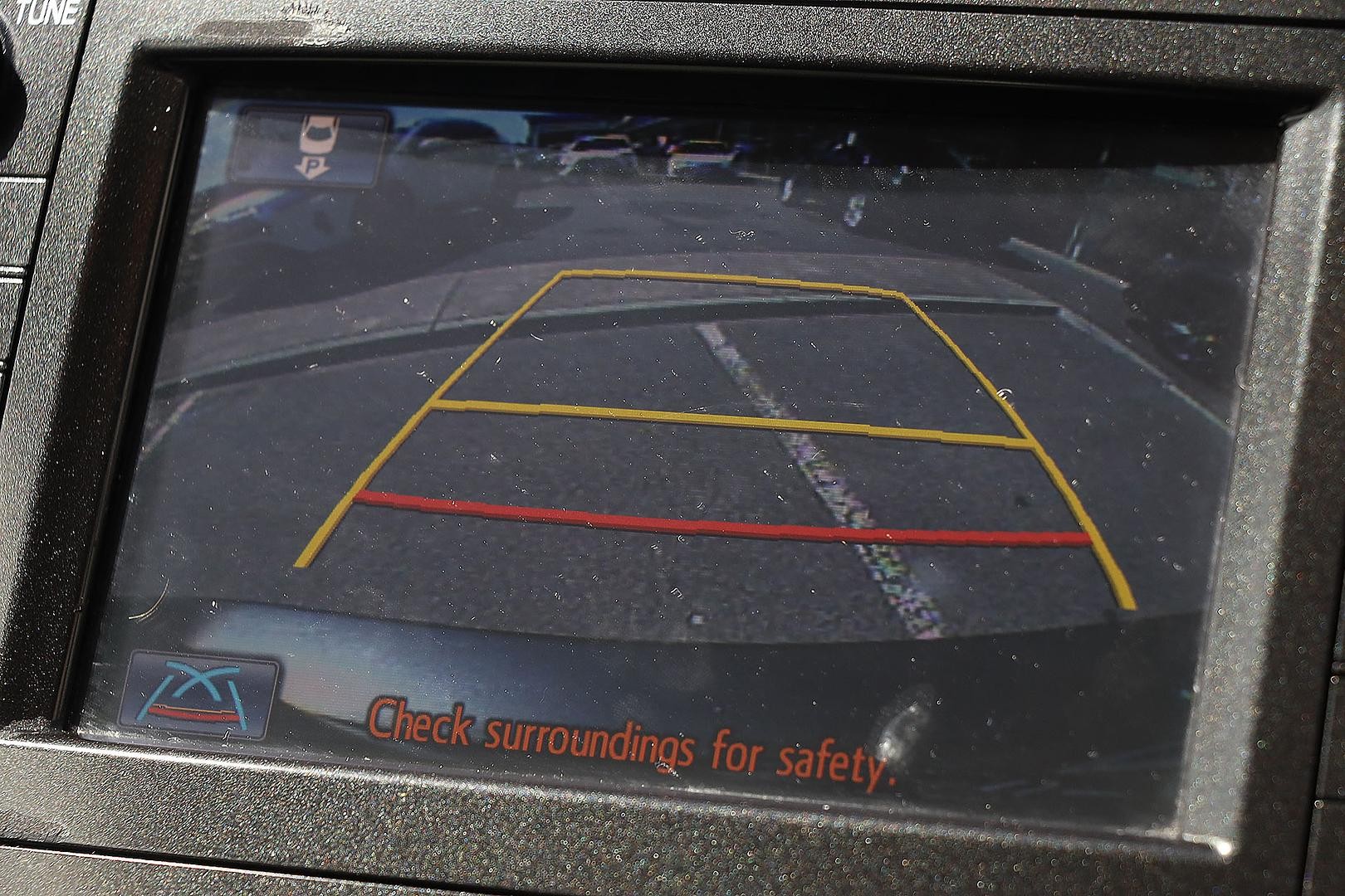 Toyota Prius V image 4