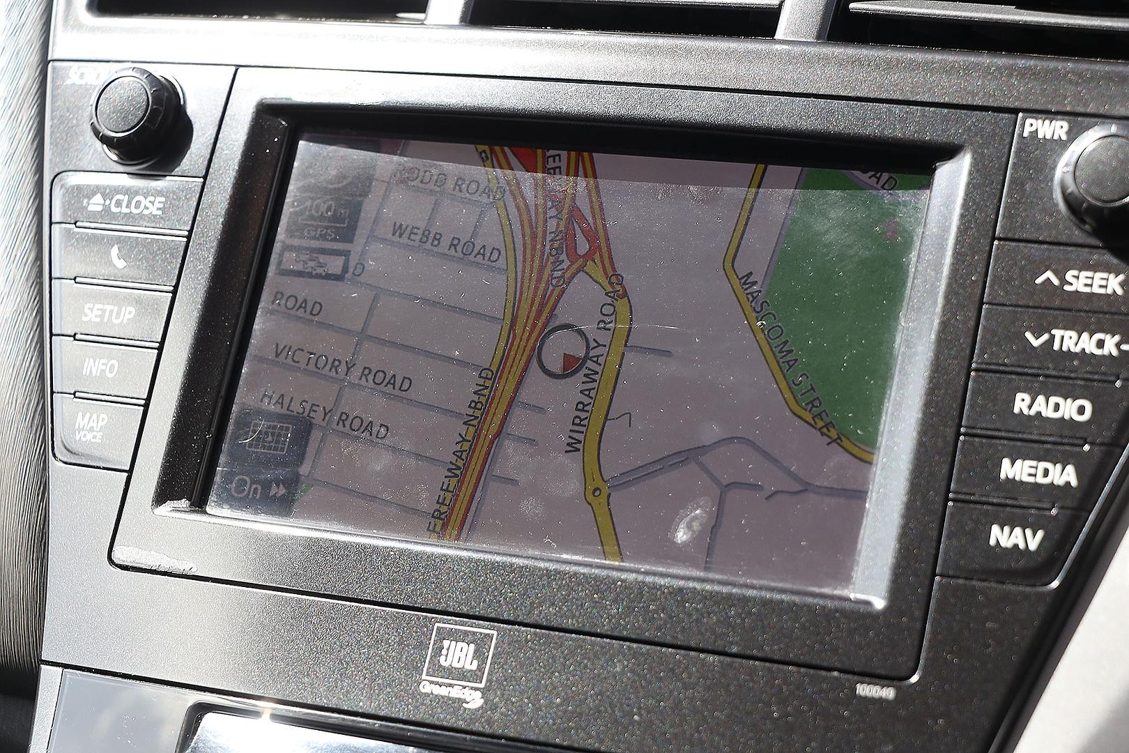 Toyota Prius V image 3