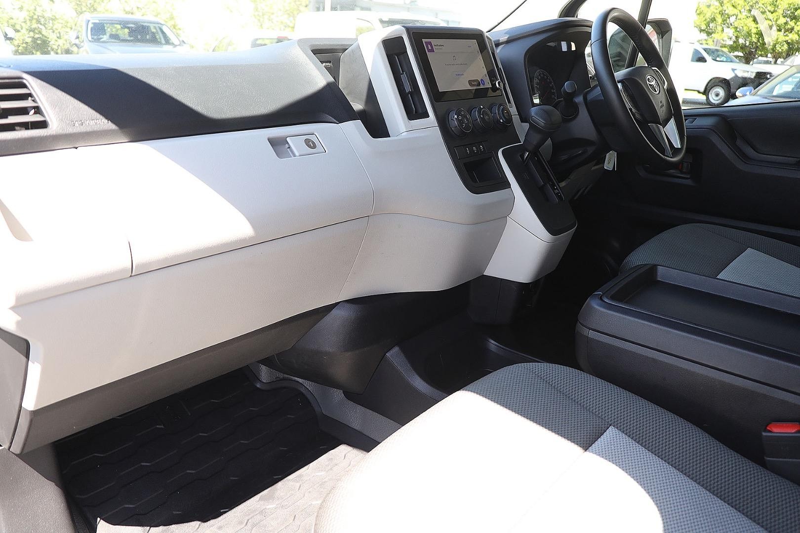 Toyota Hiace image 3