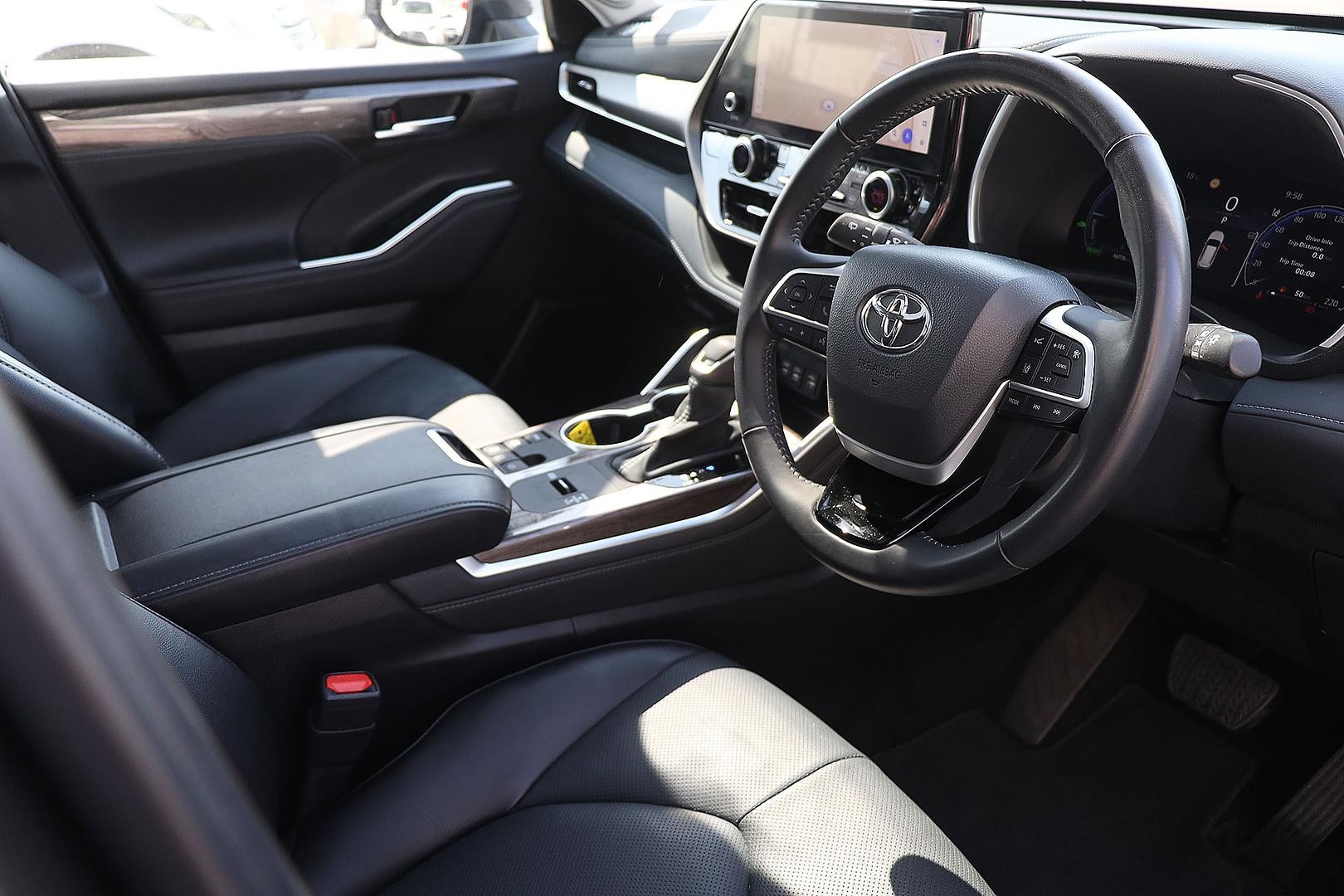 Toyota Kluger image 2