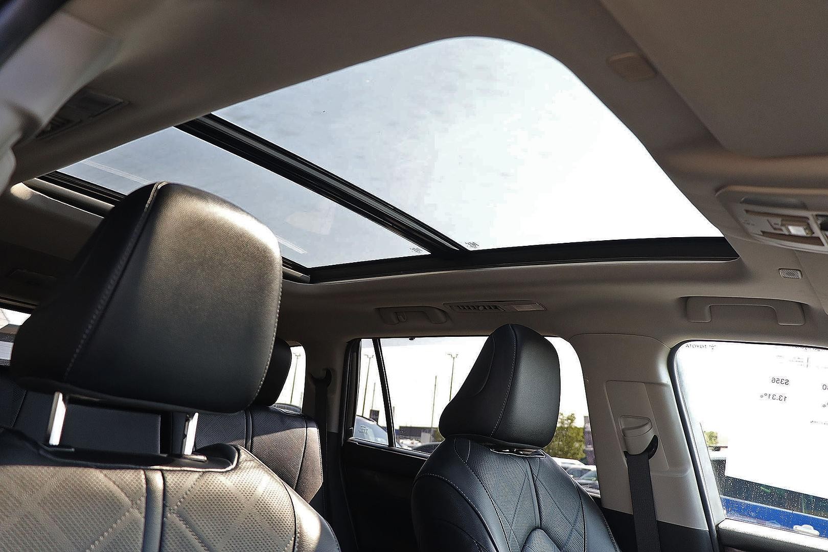 Toyota Kluger image 4