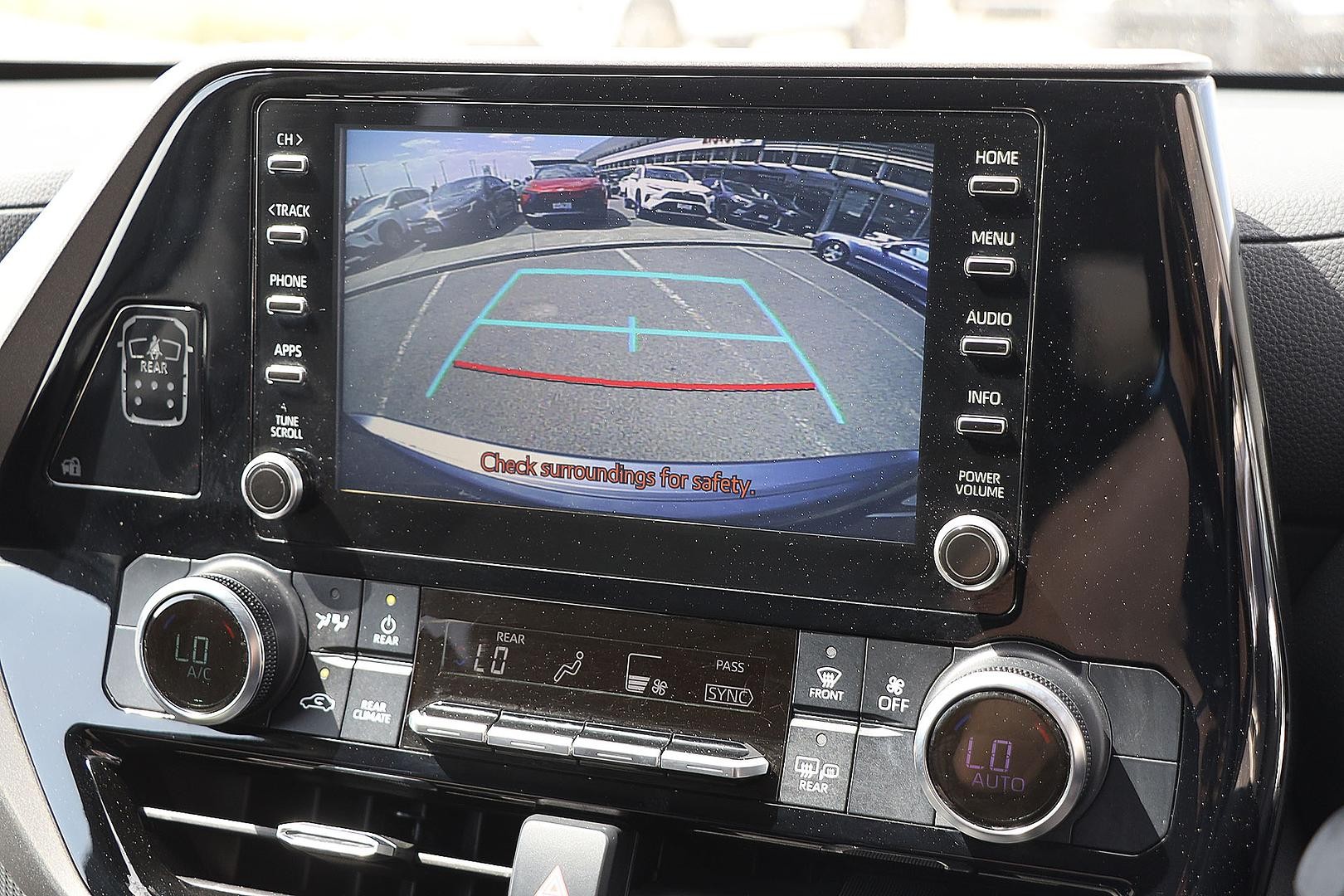 Toyota Kluger image 4