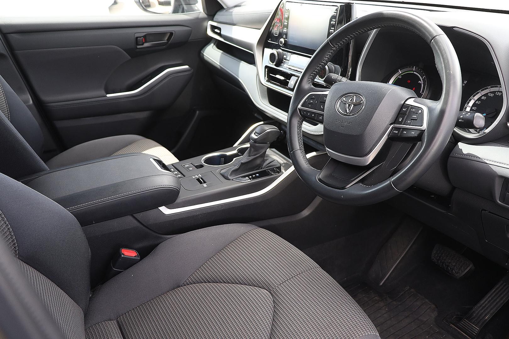 Toyota Kluger image 2