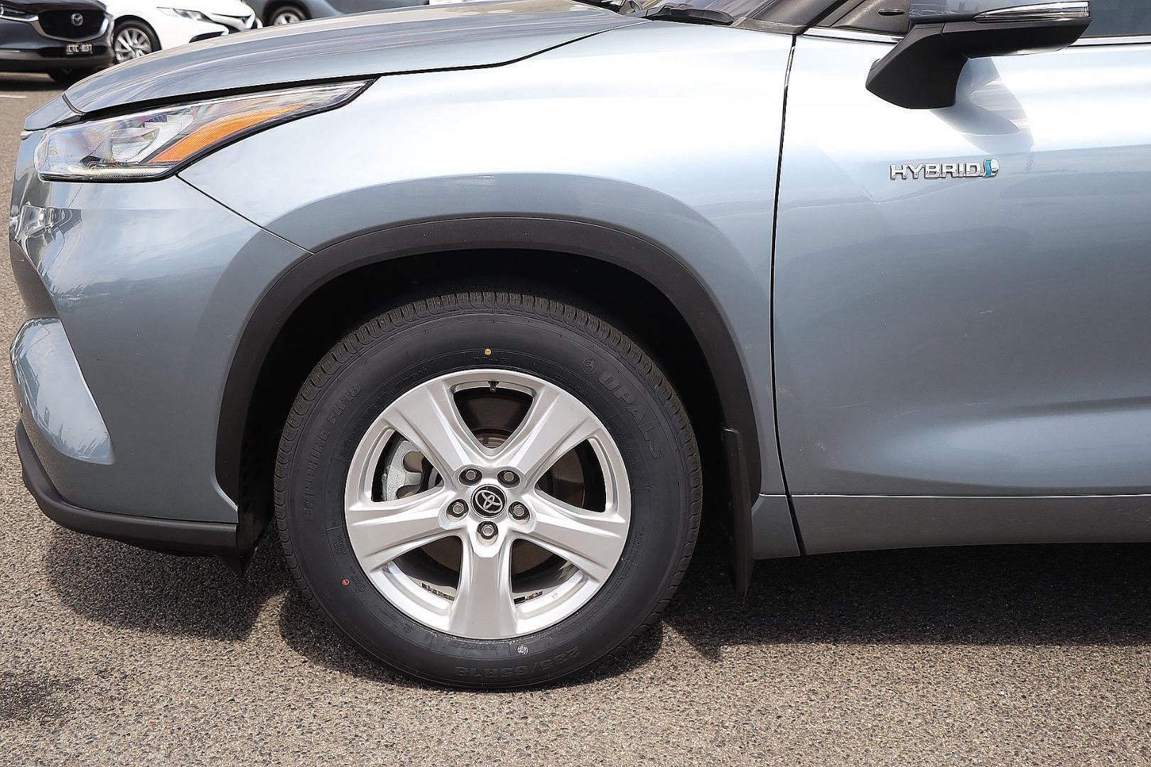 Toyota Kluger image 4