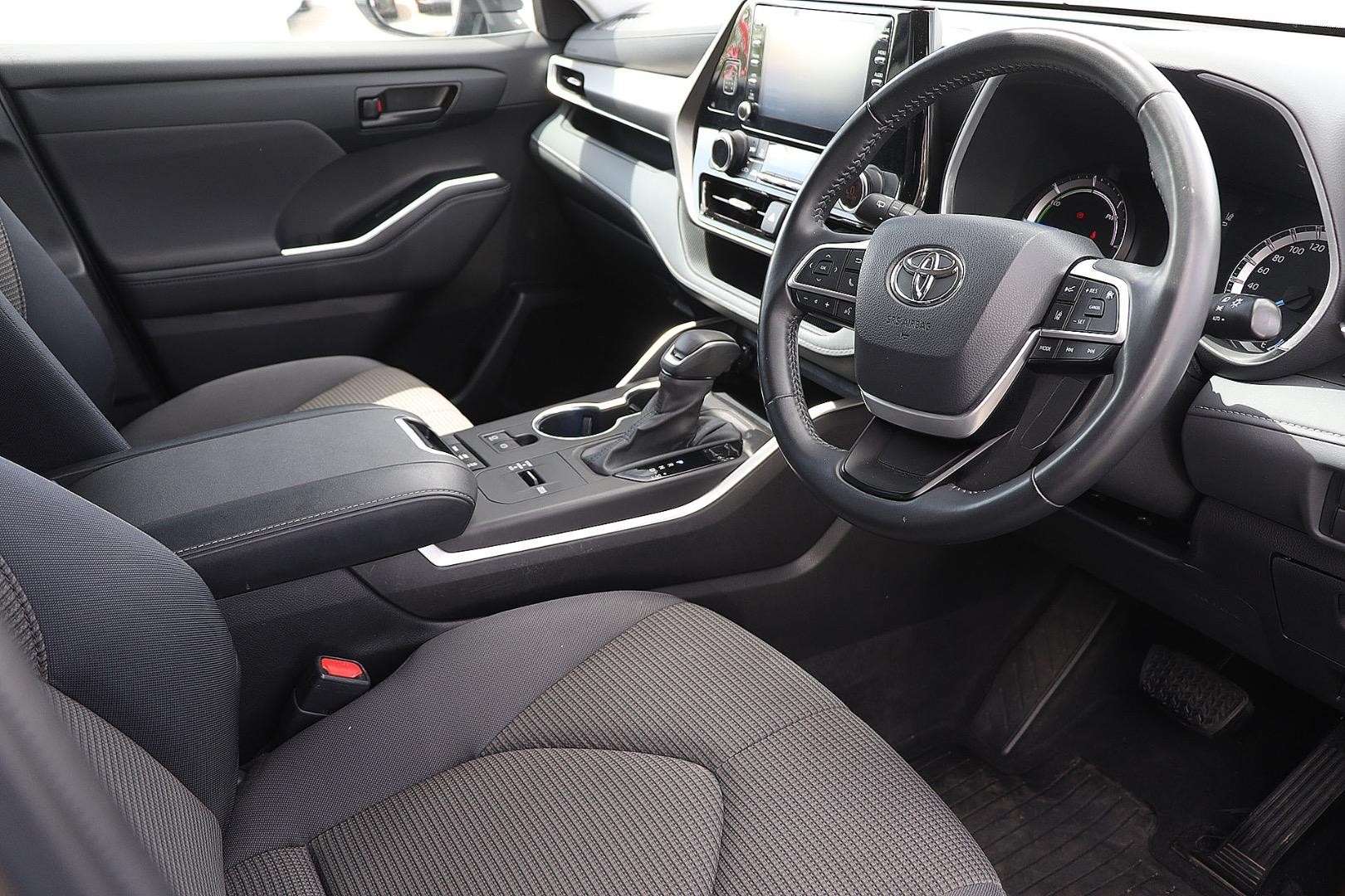 Toyota Kluger image 2