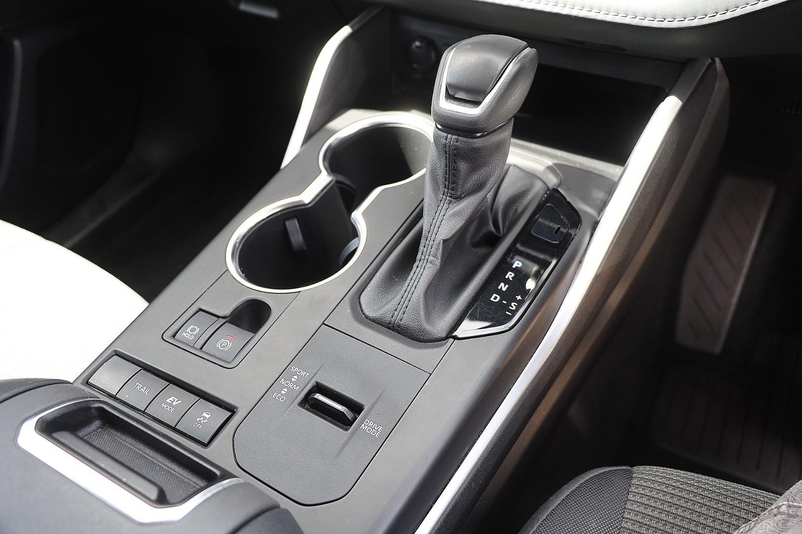 Toyota Kluger image 4