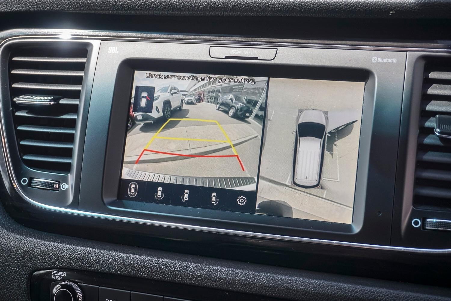 Kia Carnival image 2