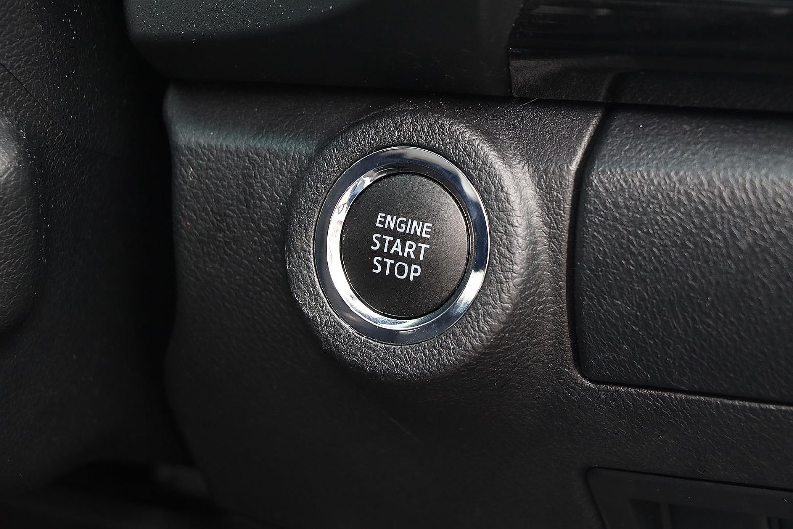 Toyota Hilux image 2