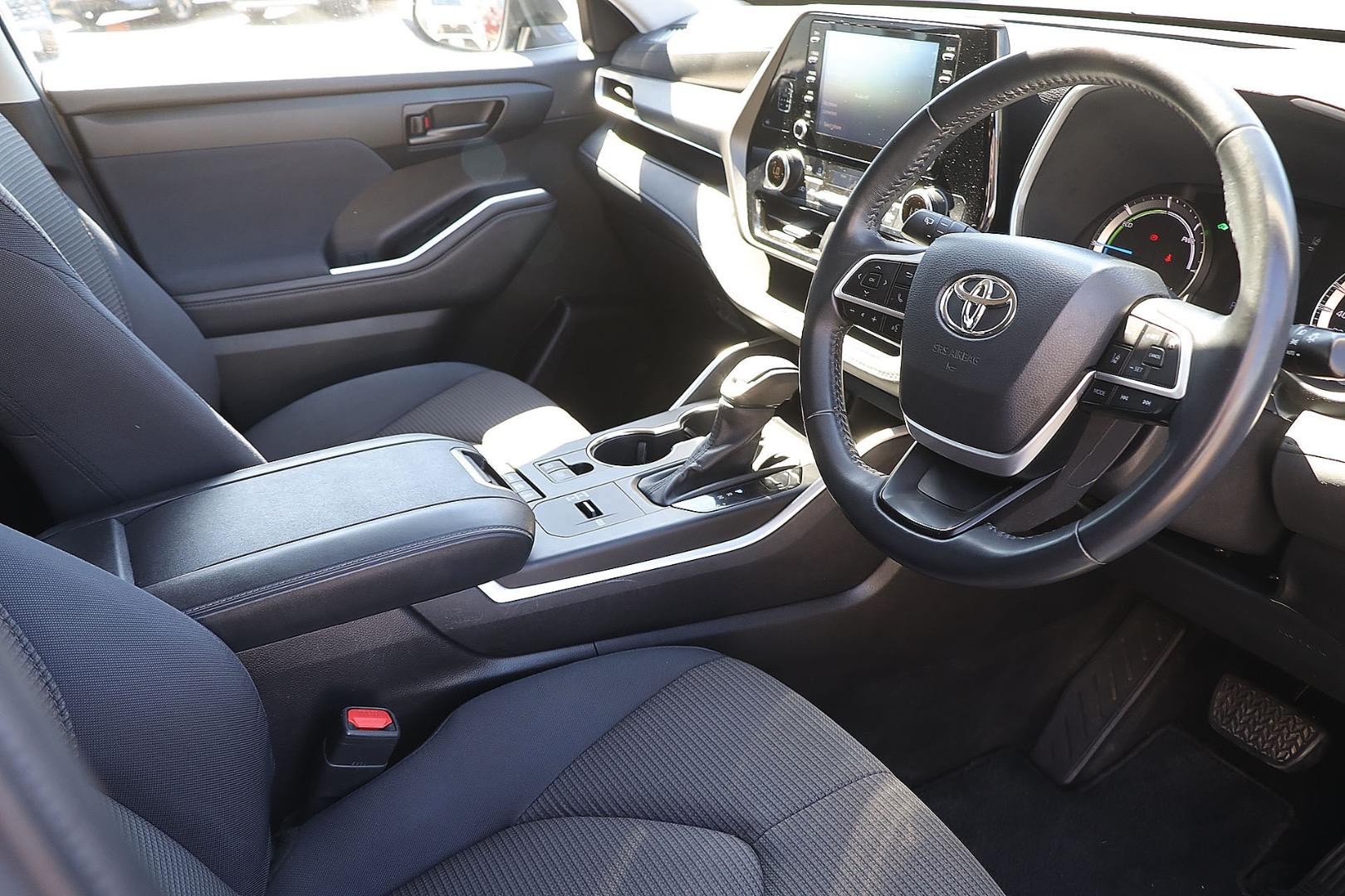 Toyota Kluger image 2