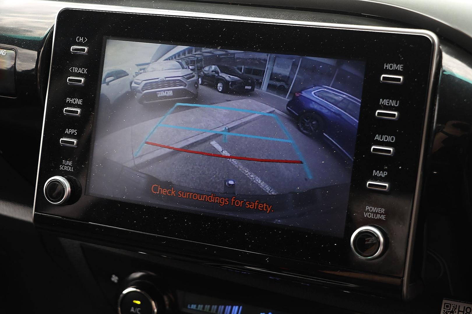 Toyota Hilux image 2