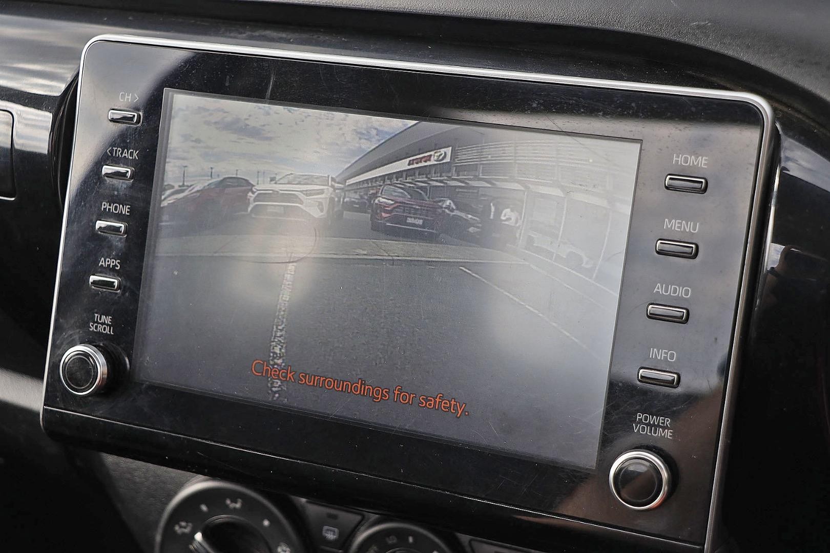 Toyota Hilux image 4