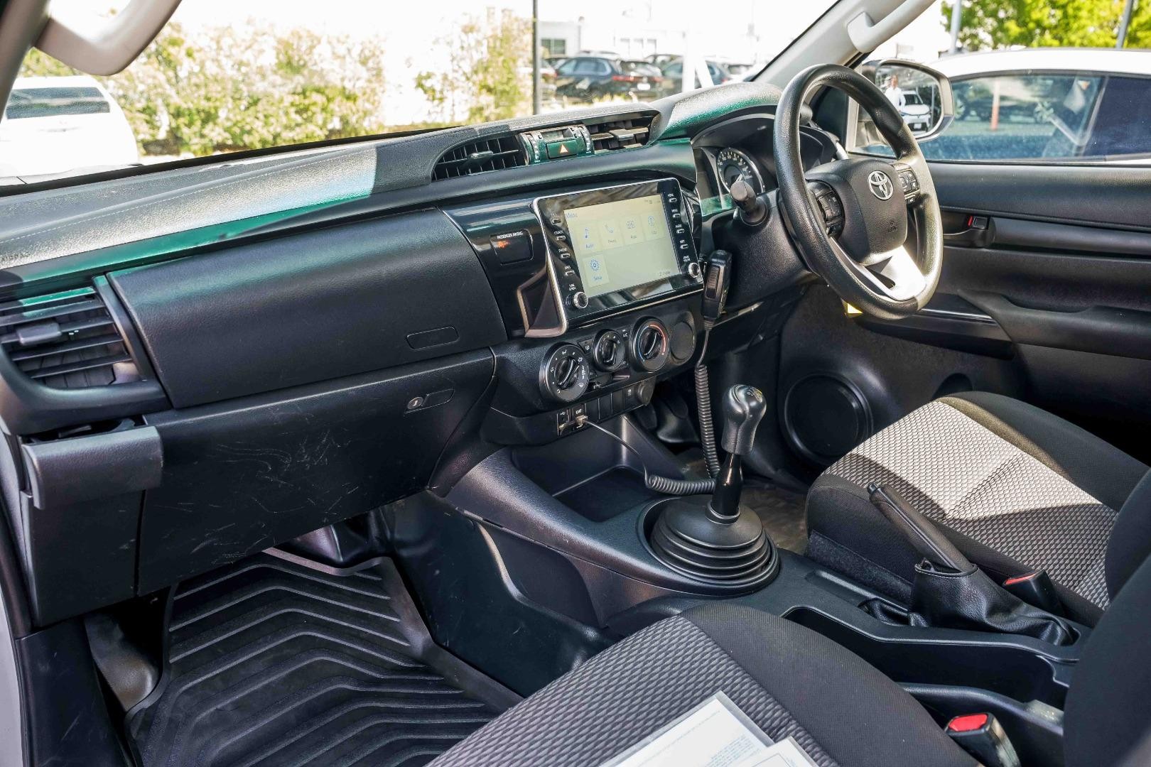 Toyota Hilux image 4