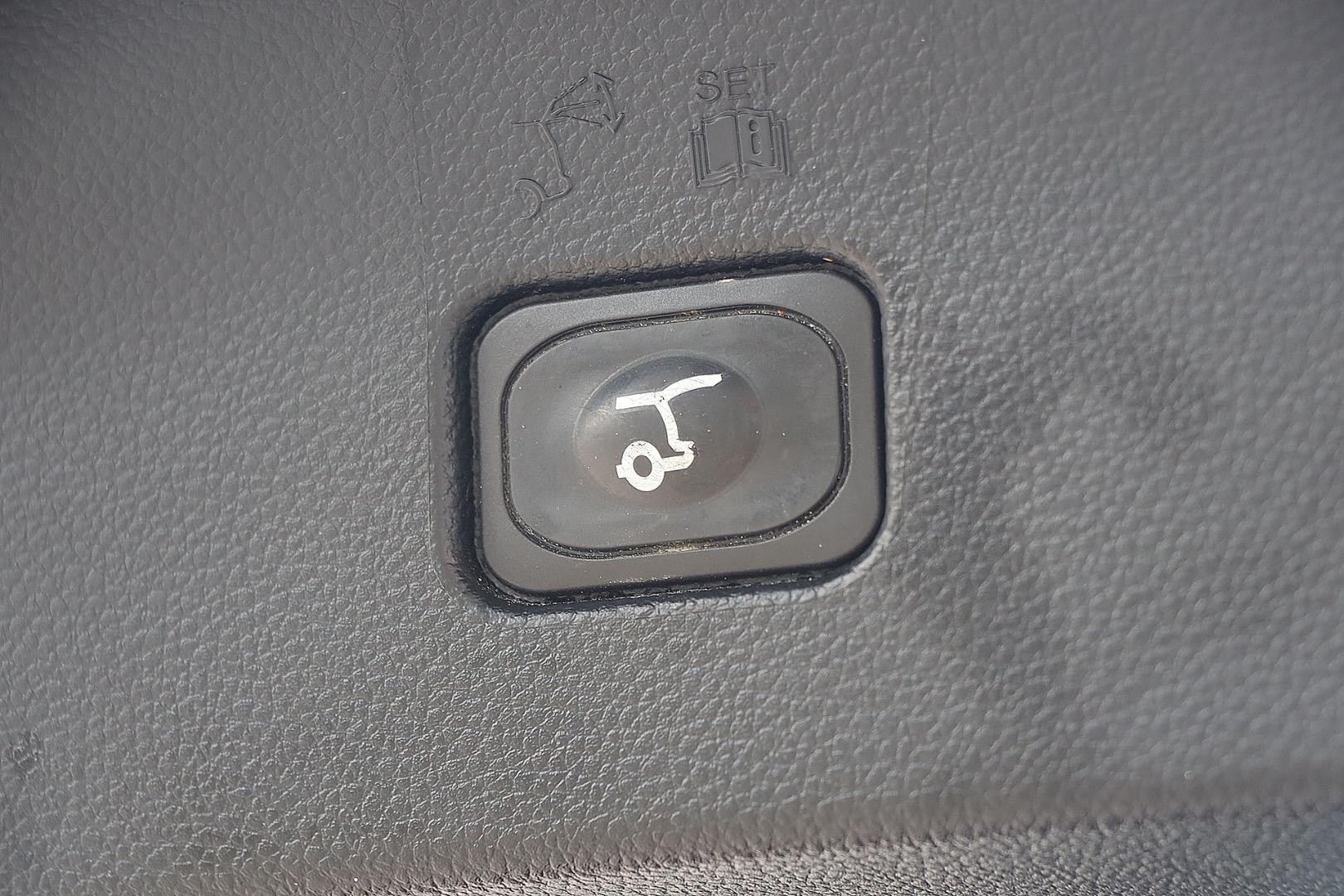 Ford Everest image 2