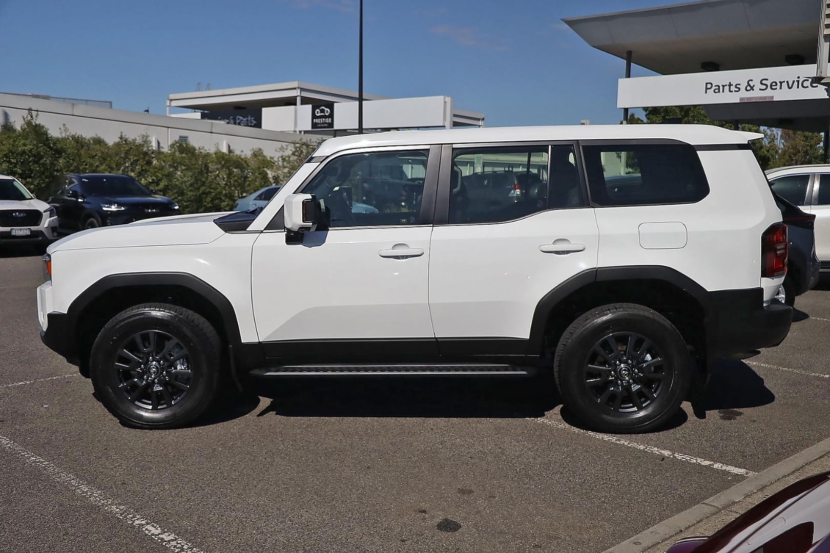 Toyota Landcruiser Prado image 4