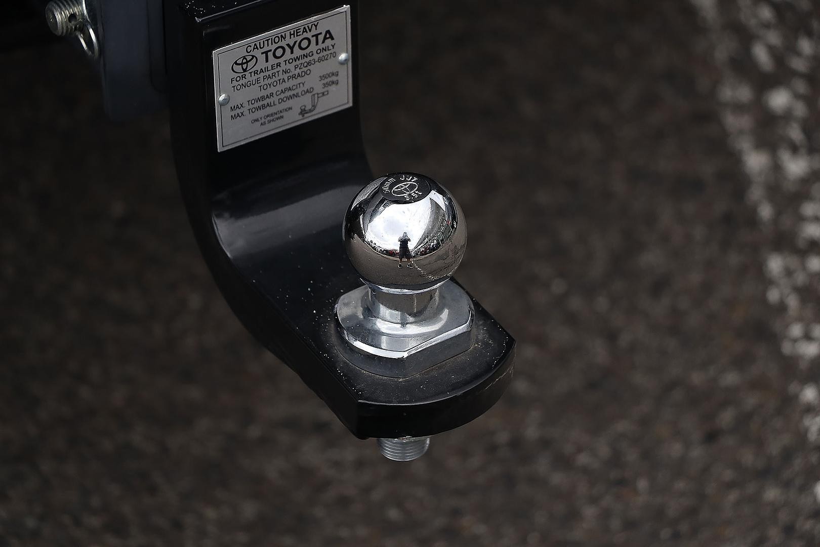 Toyota Landcruiser Prado image 2