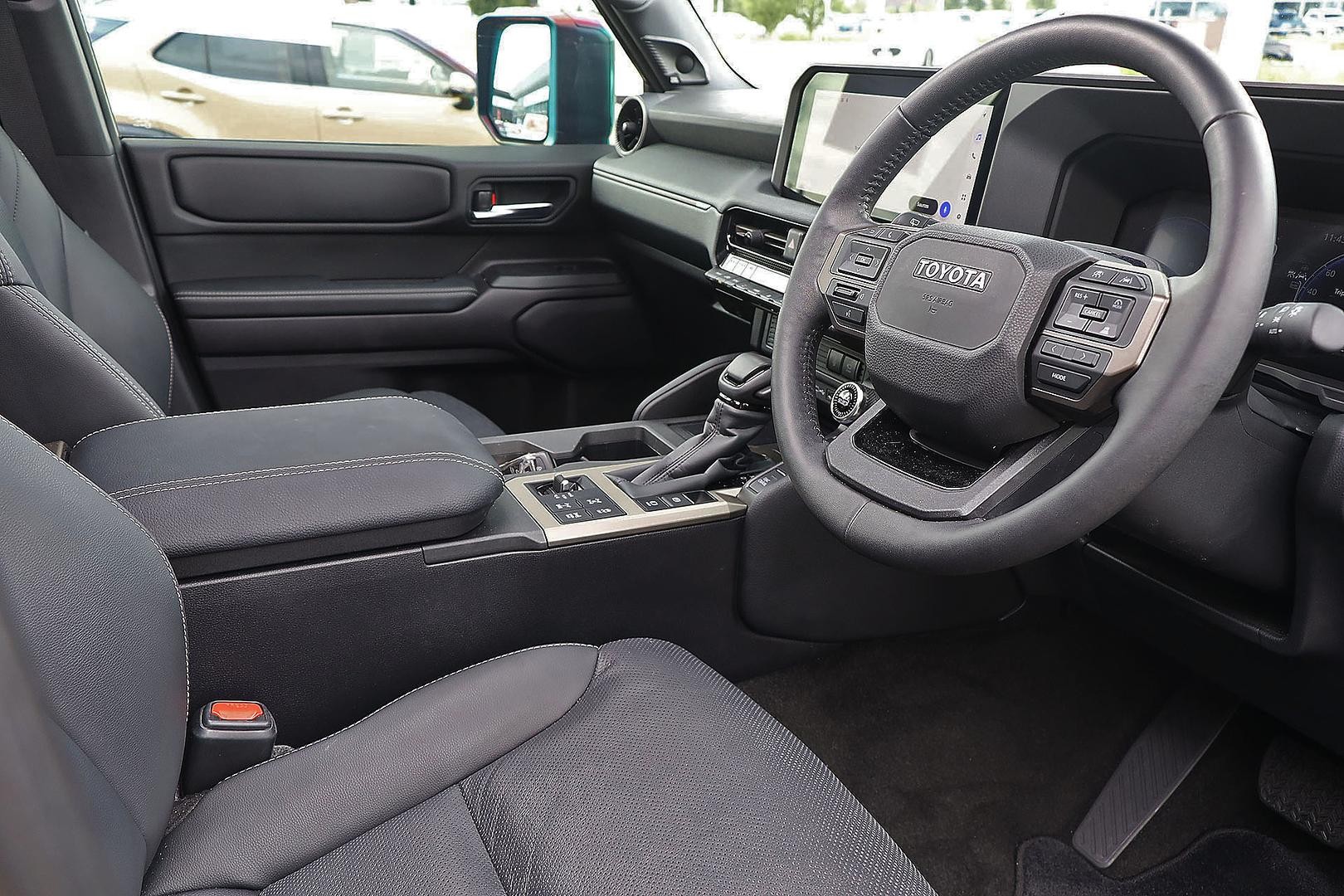 Toyota Landcruiser Prado image 3