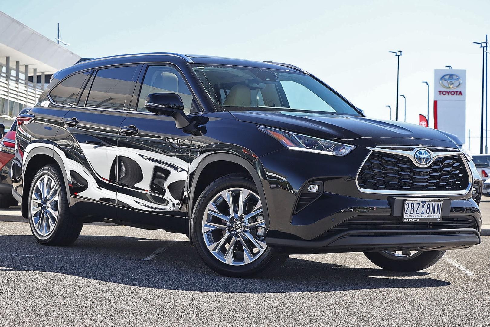 Toyota Kluger image 1