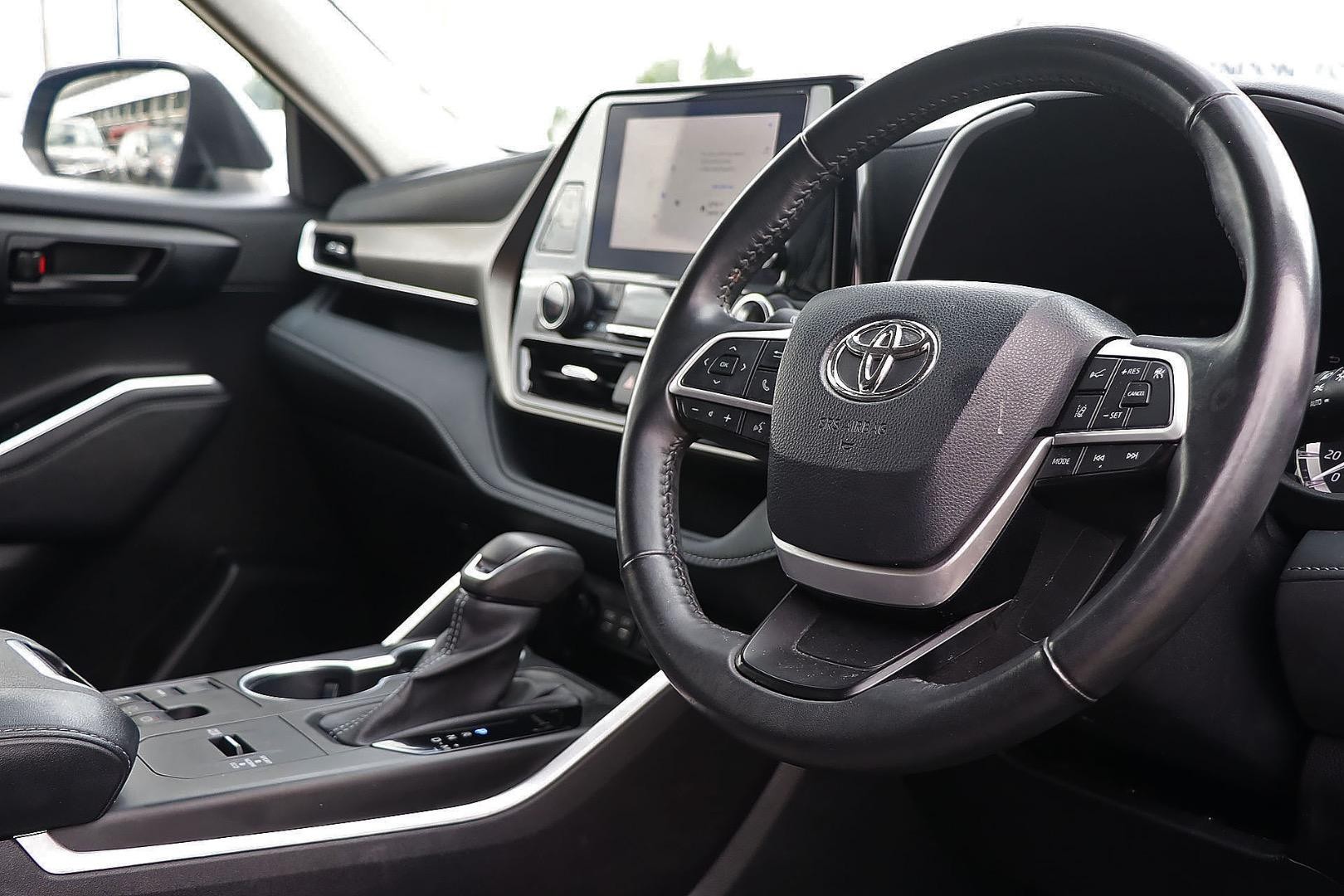 Toyota Kluger image 2