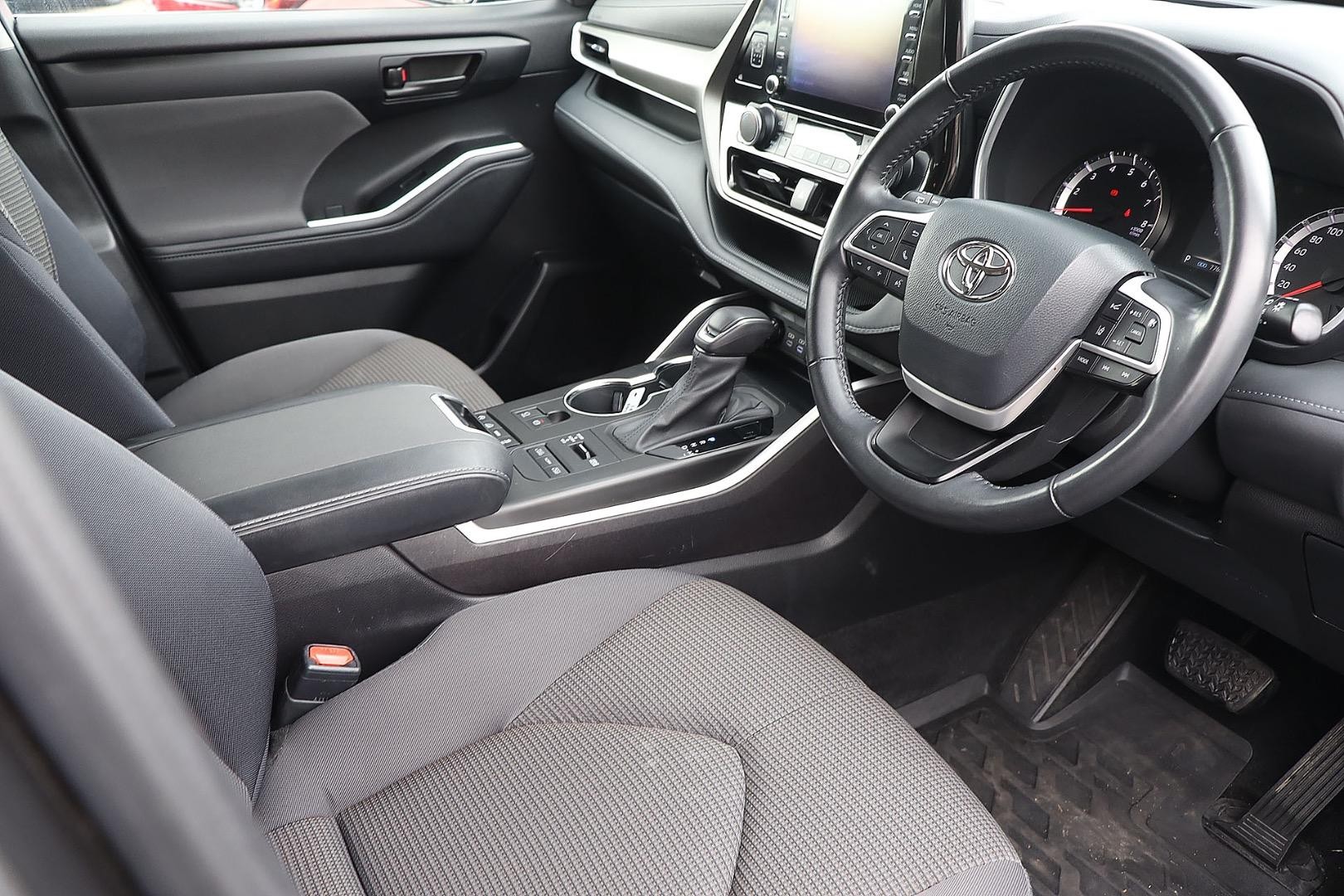 Toyota Kluger image 2