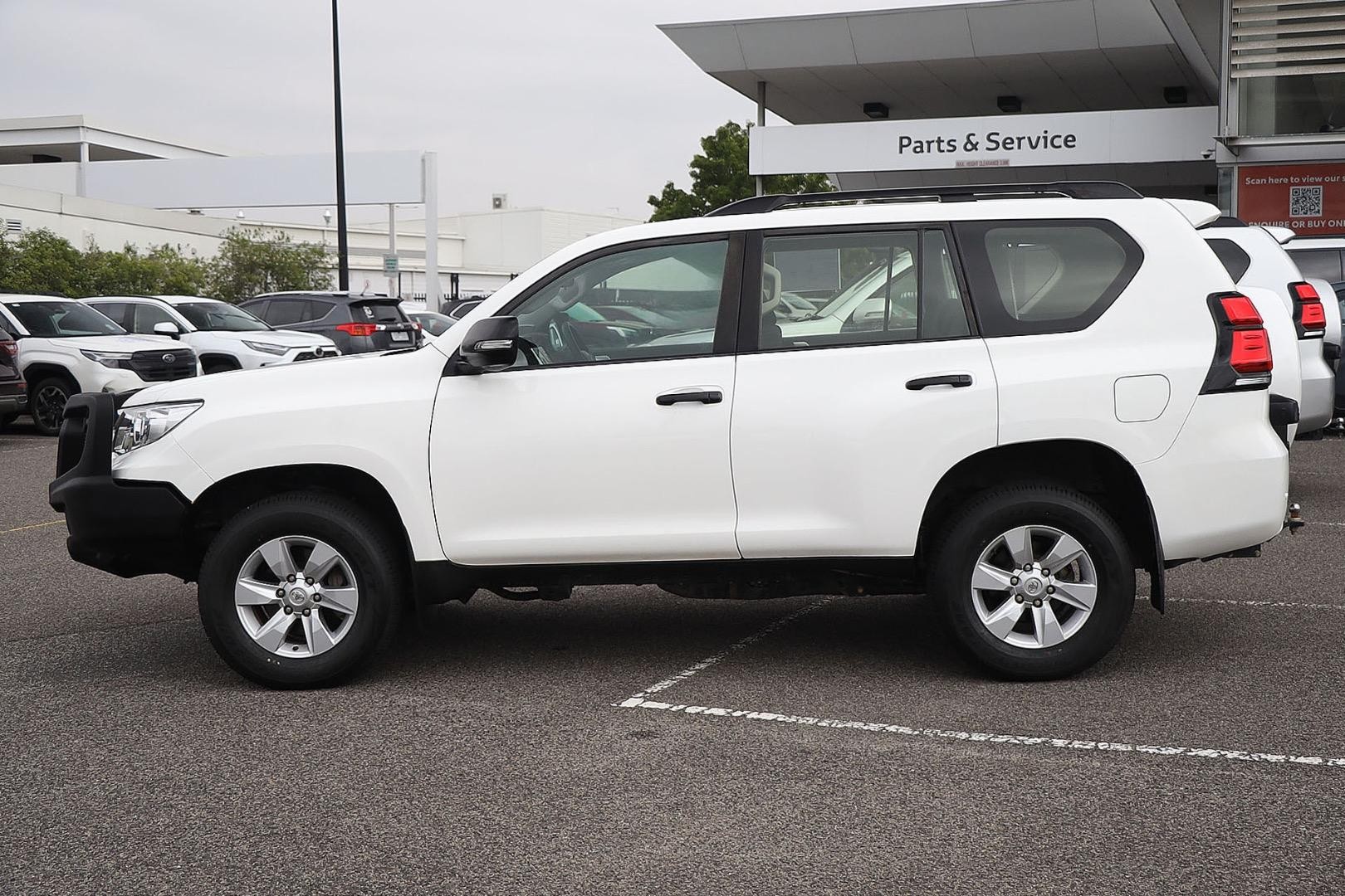 Toyota Landcruiser Prado image 4