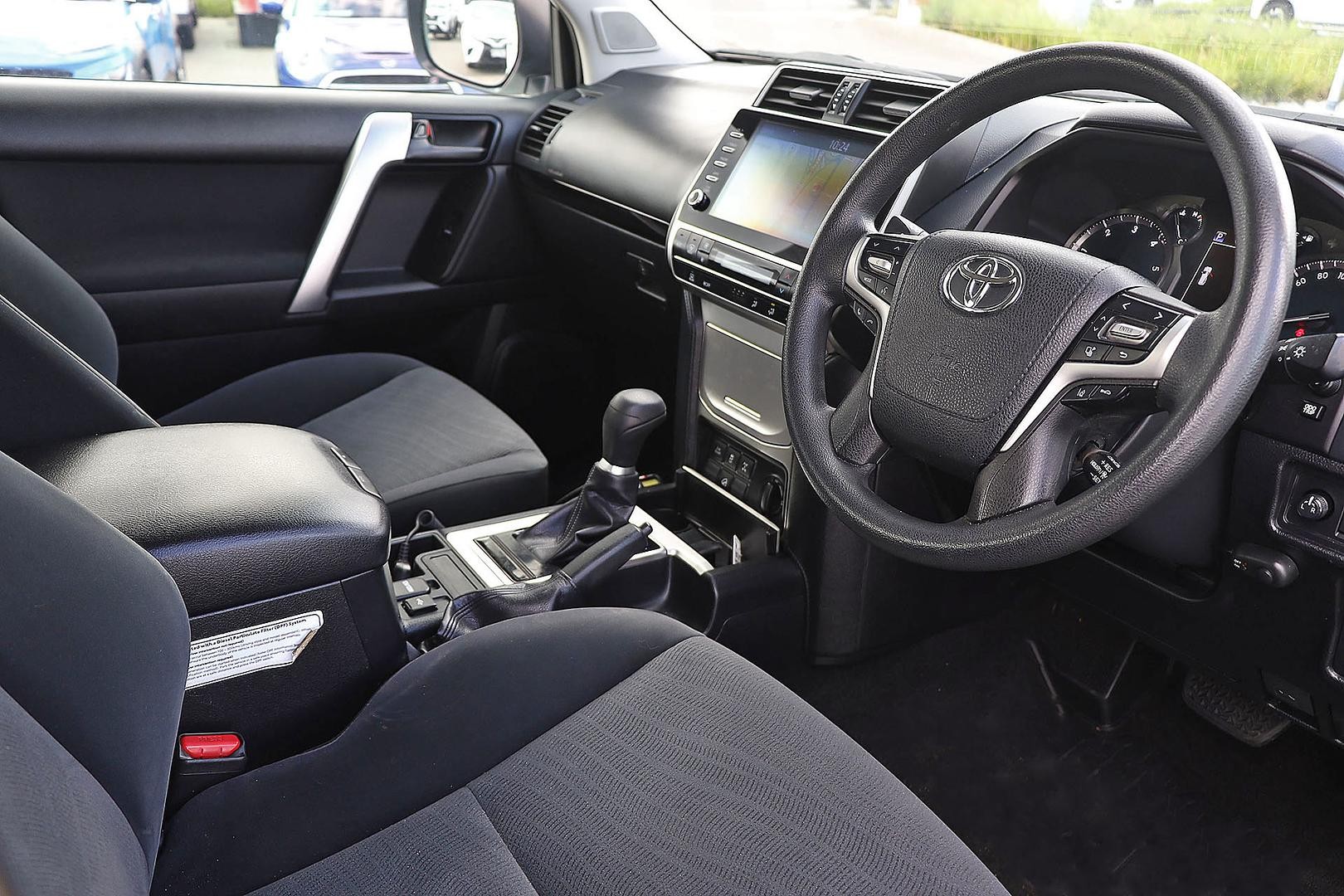 Toyota Landcruiser Prado image 2