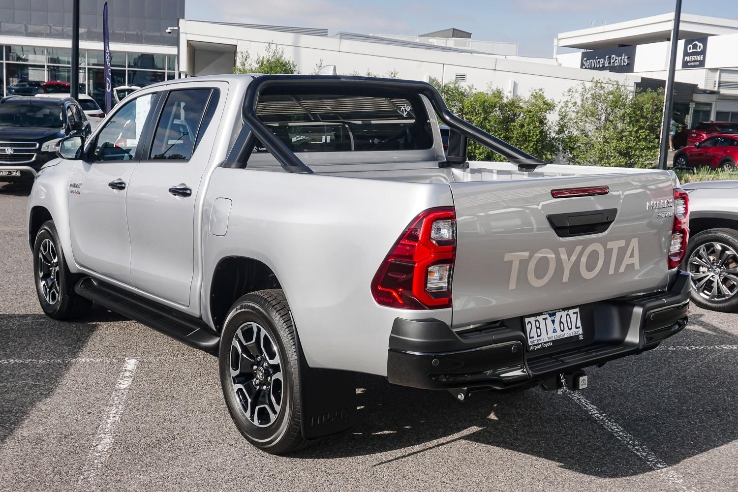 Toyota Hilux image 2