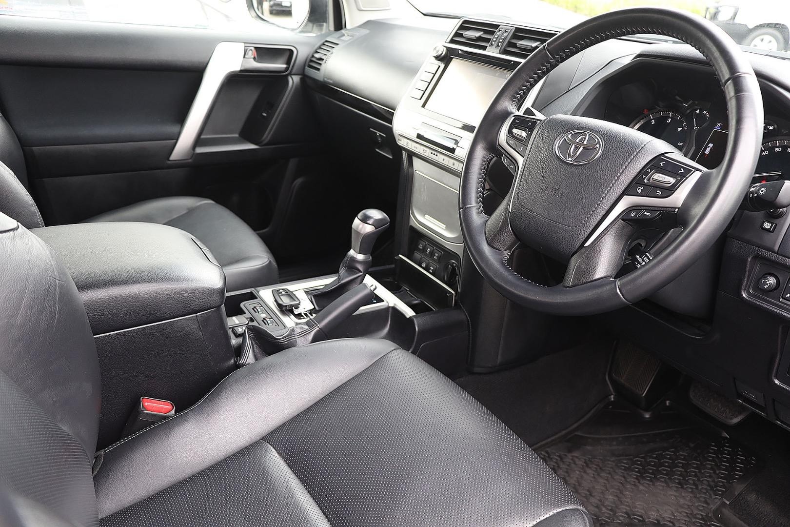 Toyota Landcruiser Prado image 4