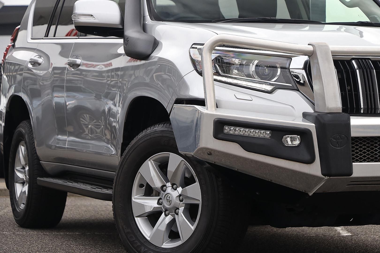 Toyota Landcruiser Prado image 2