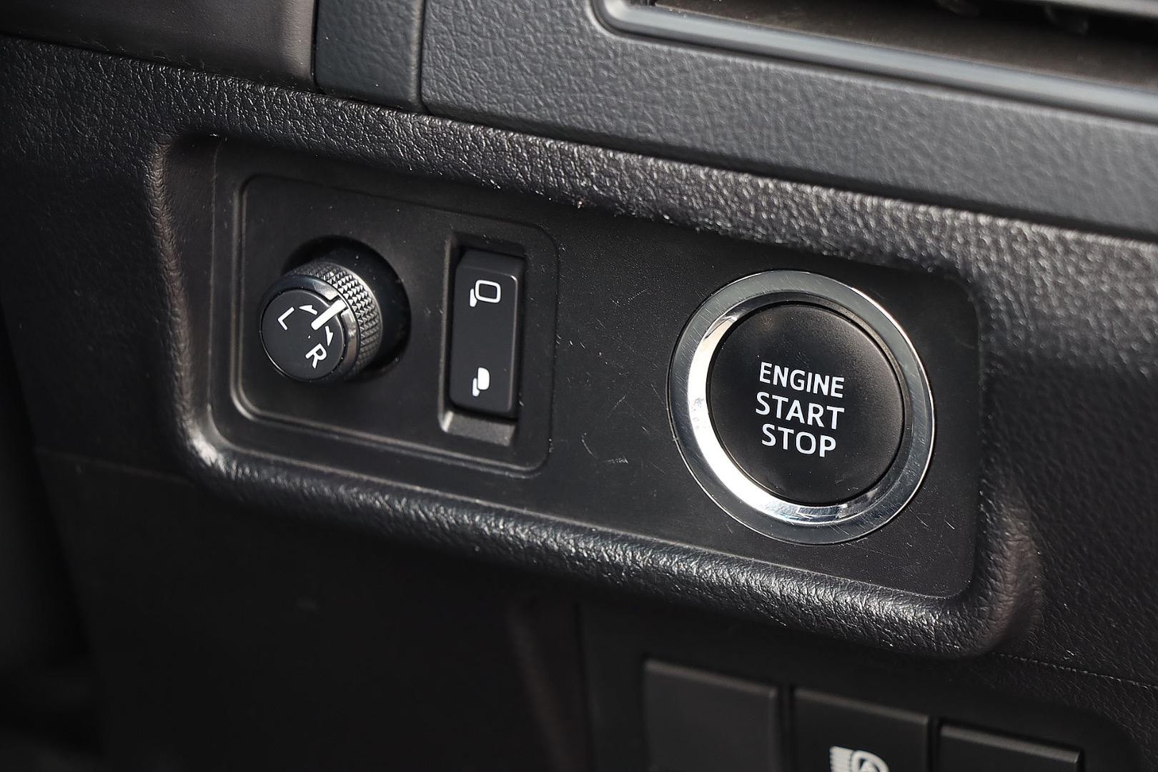 Toyota Landcruiser Prado image 2