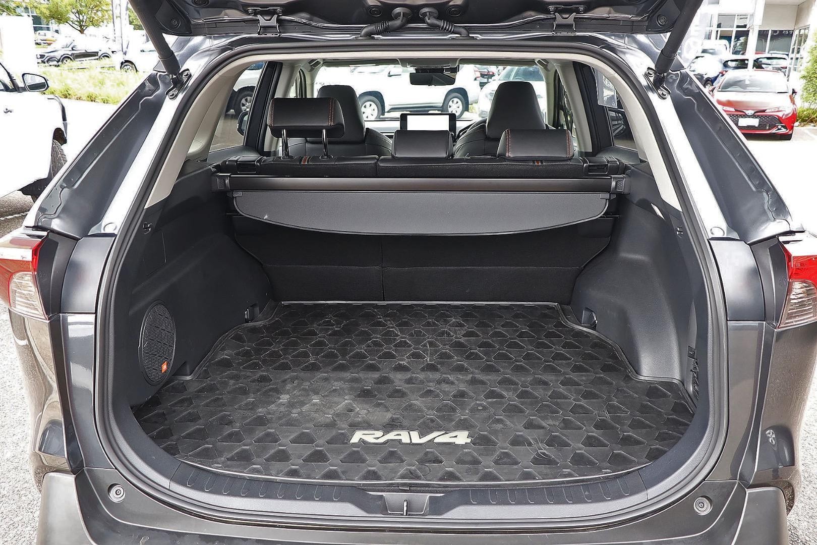 Toyota Rav4 image 2