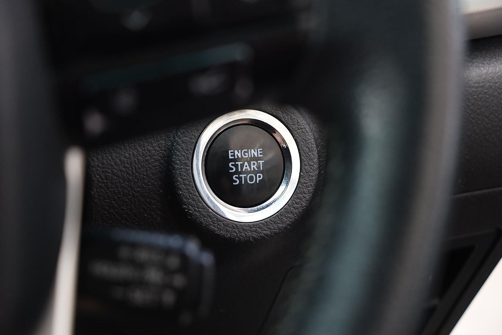 Toyota Hilux image 2