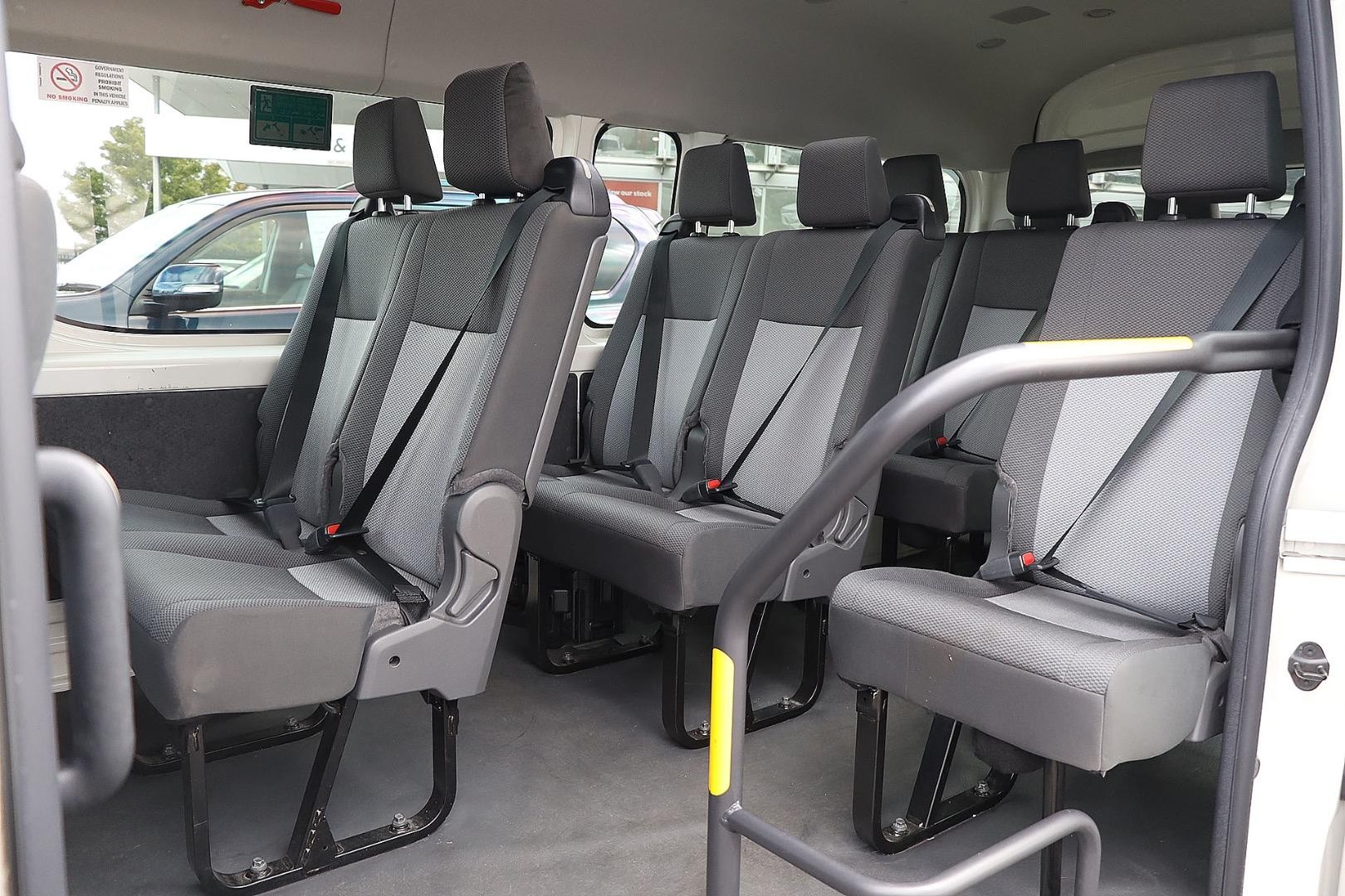 Toyota Hiace image 4