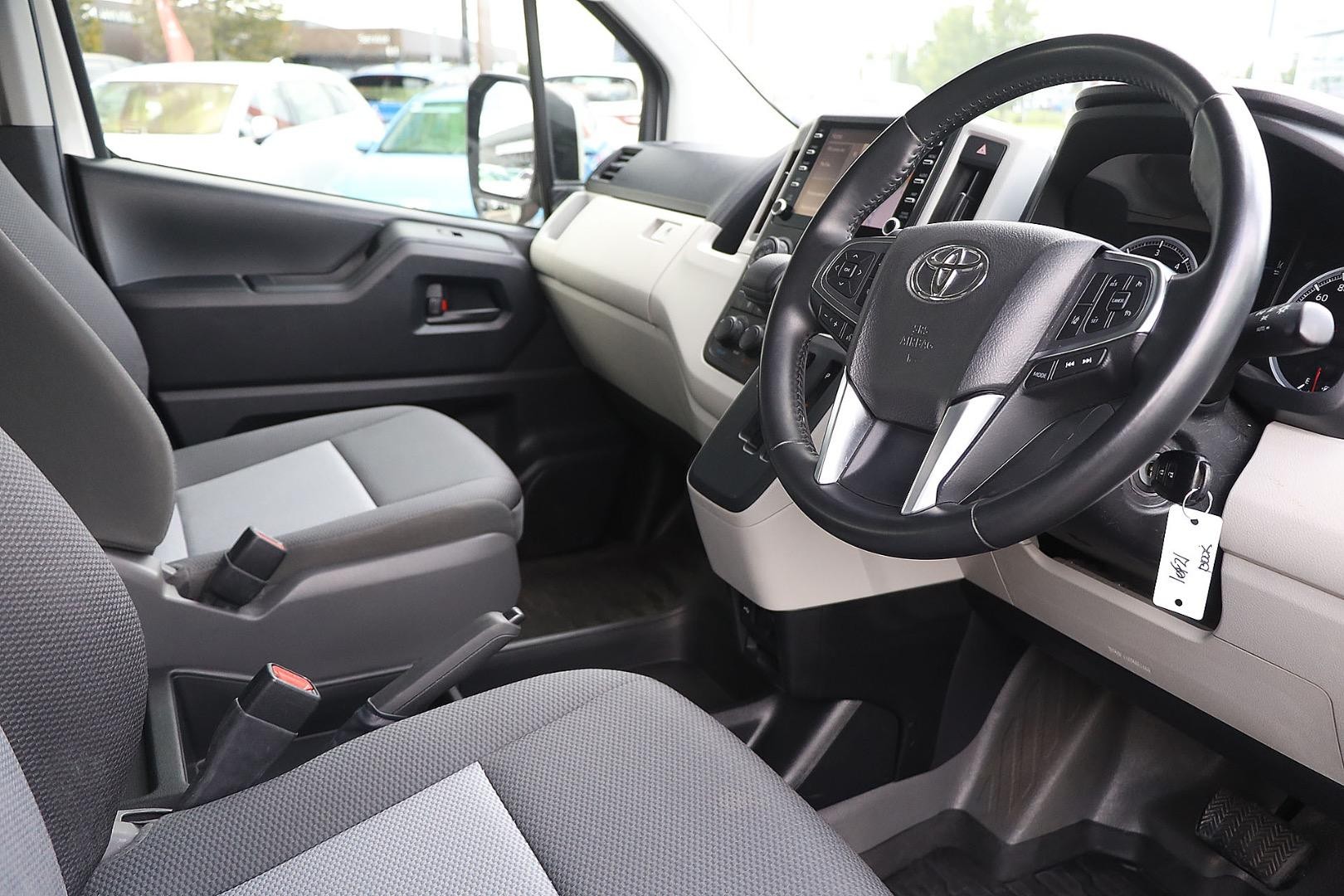 Toyota Hiace image 3