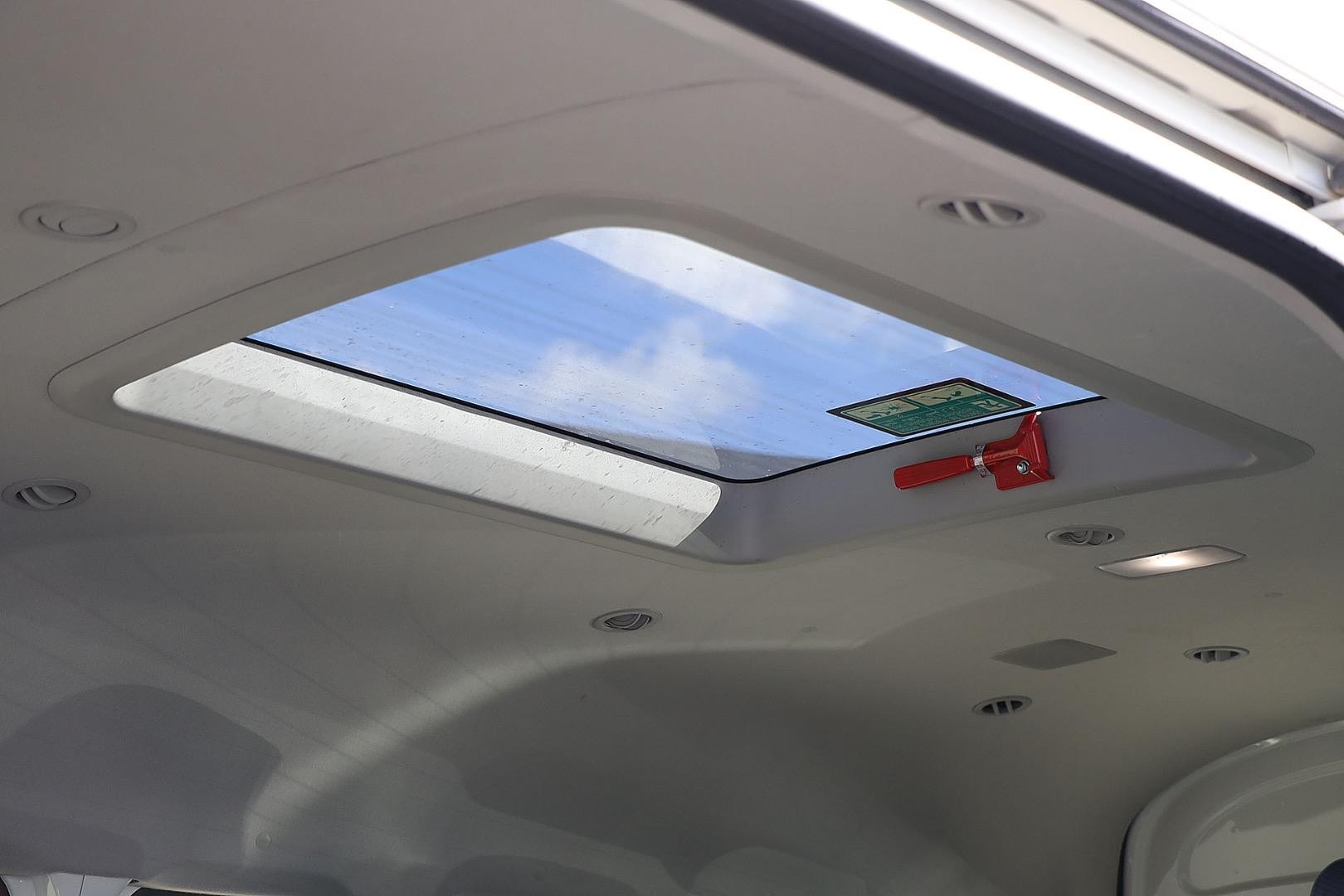 Toyota Hiace image 2