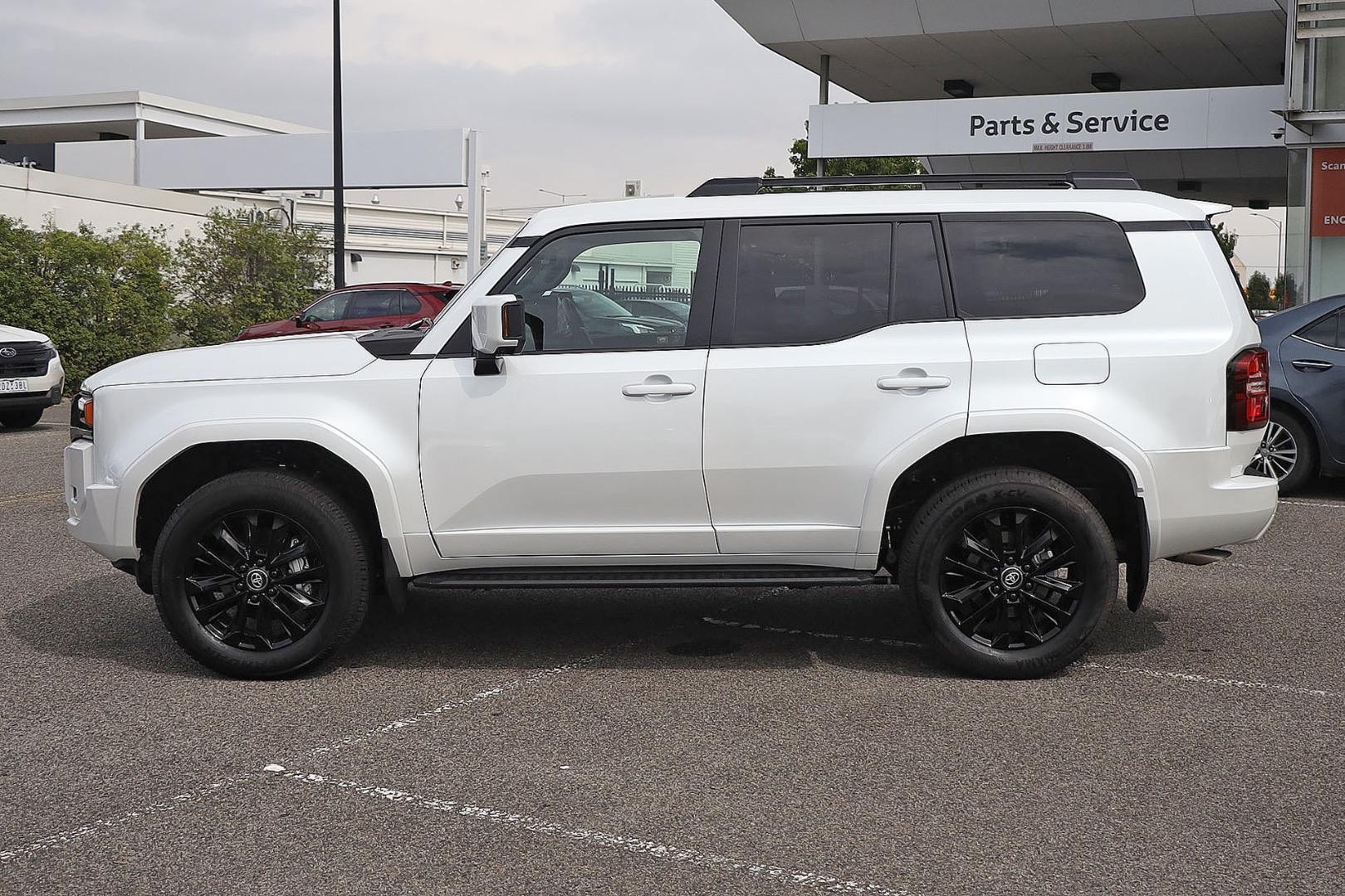 Toyota Landcruiser Prado image 4