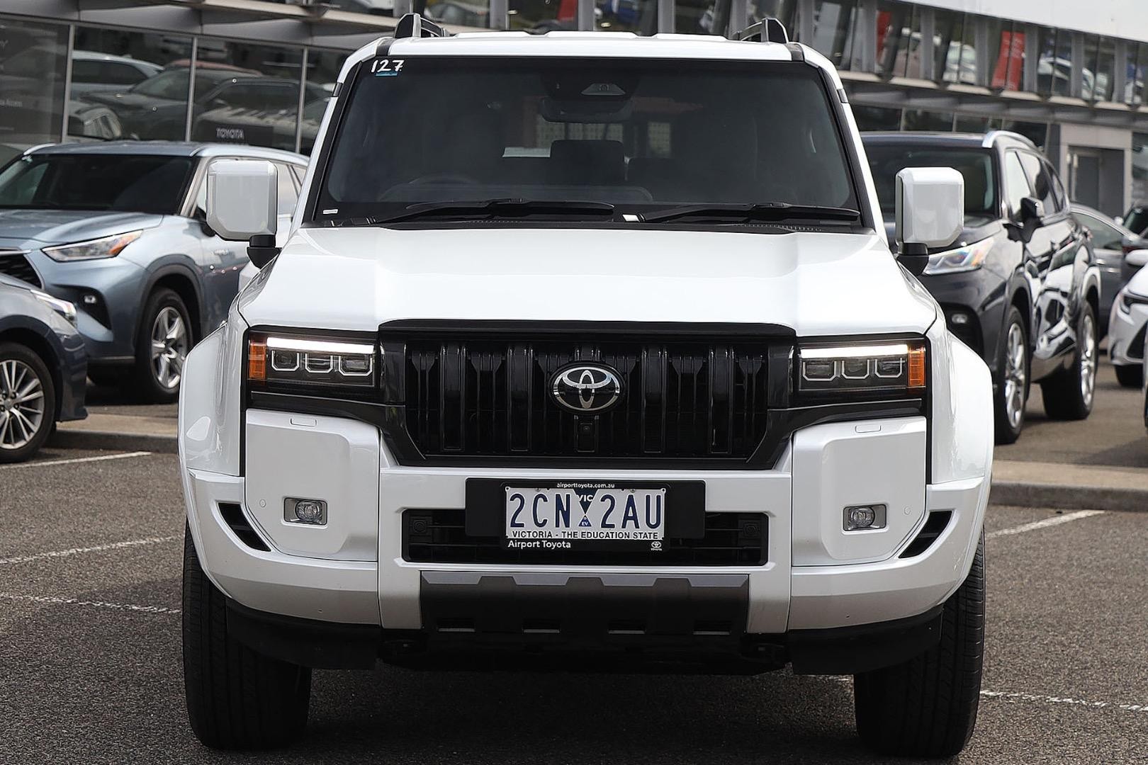 Toyota Landcruiser Prado image 3
