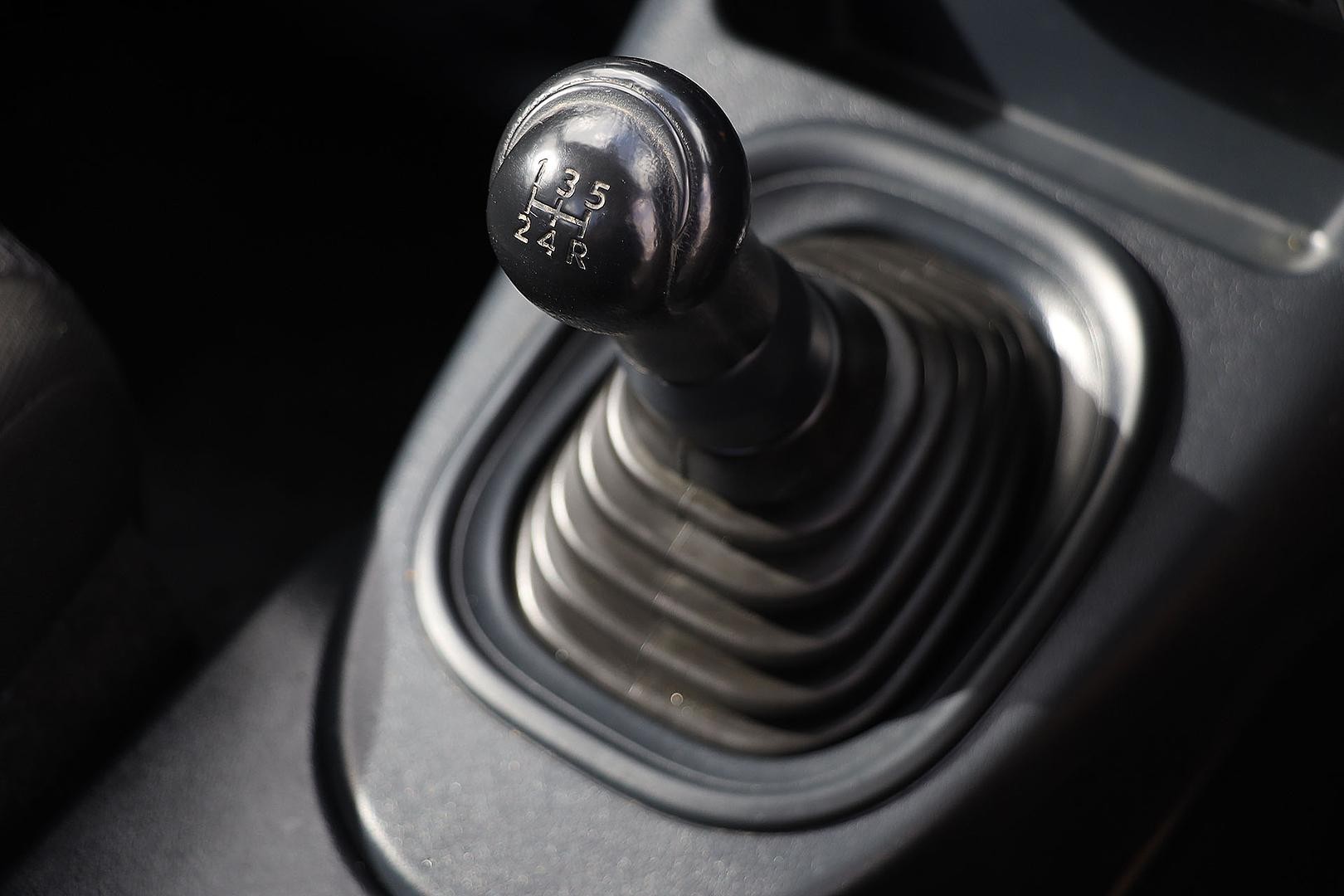 Toyota Hilux image 2